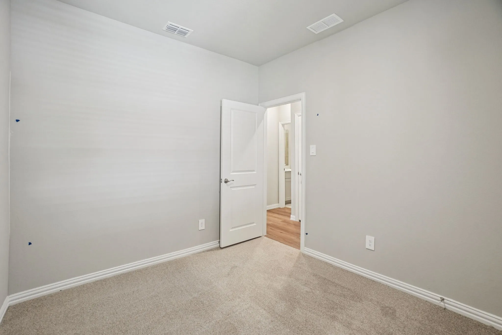 Photo is not of the actual home, but is an inspirational photo of builder’s model home and may depict options, furnishings, and/or decorator features that are not included.

