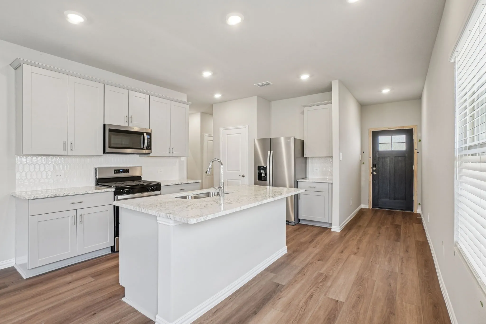  Photo is not of the actual home, but is an inspirational photo of builder’s model home and may depict options, furnishings, and/or decorator features that are not included.
