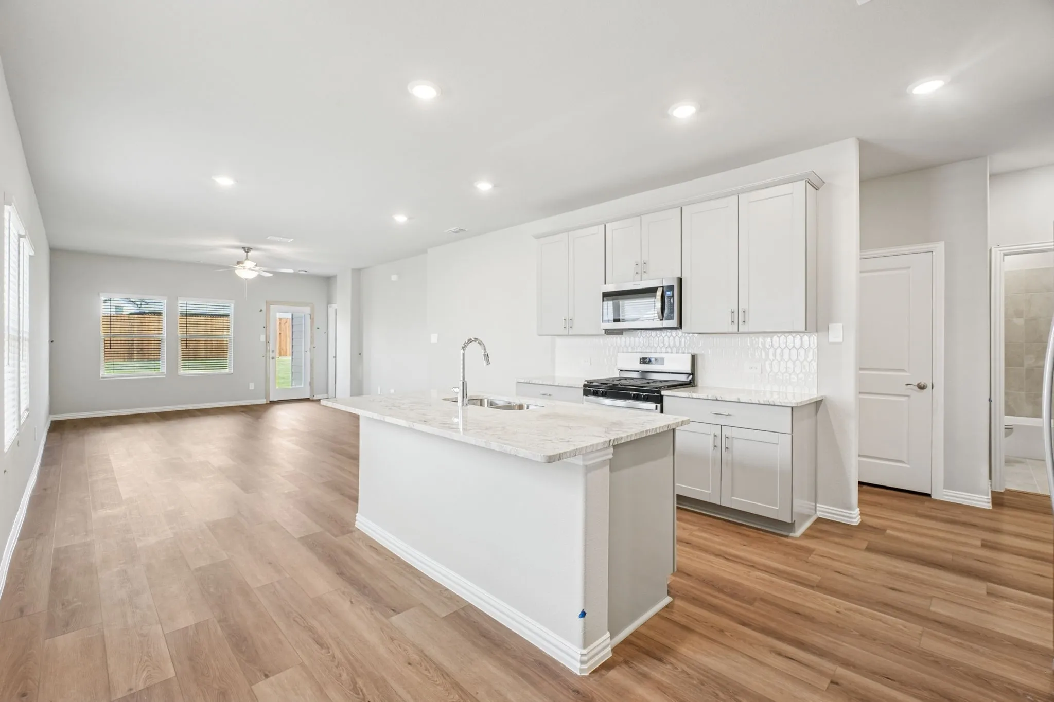  Photo is not of the actual home, but is an inspirational photo of builder’s model home and may depict options, furnishings, and/or decorator features that are not included.
