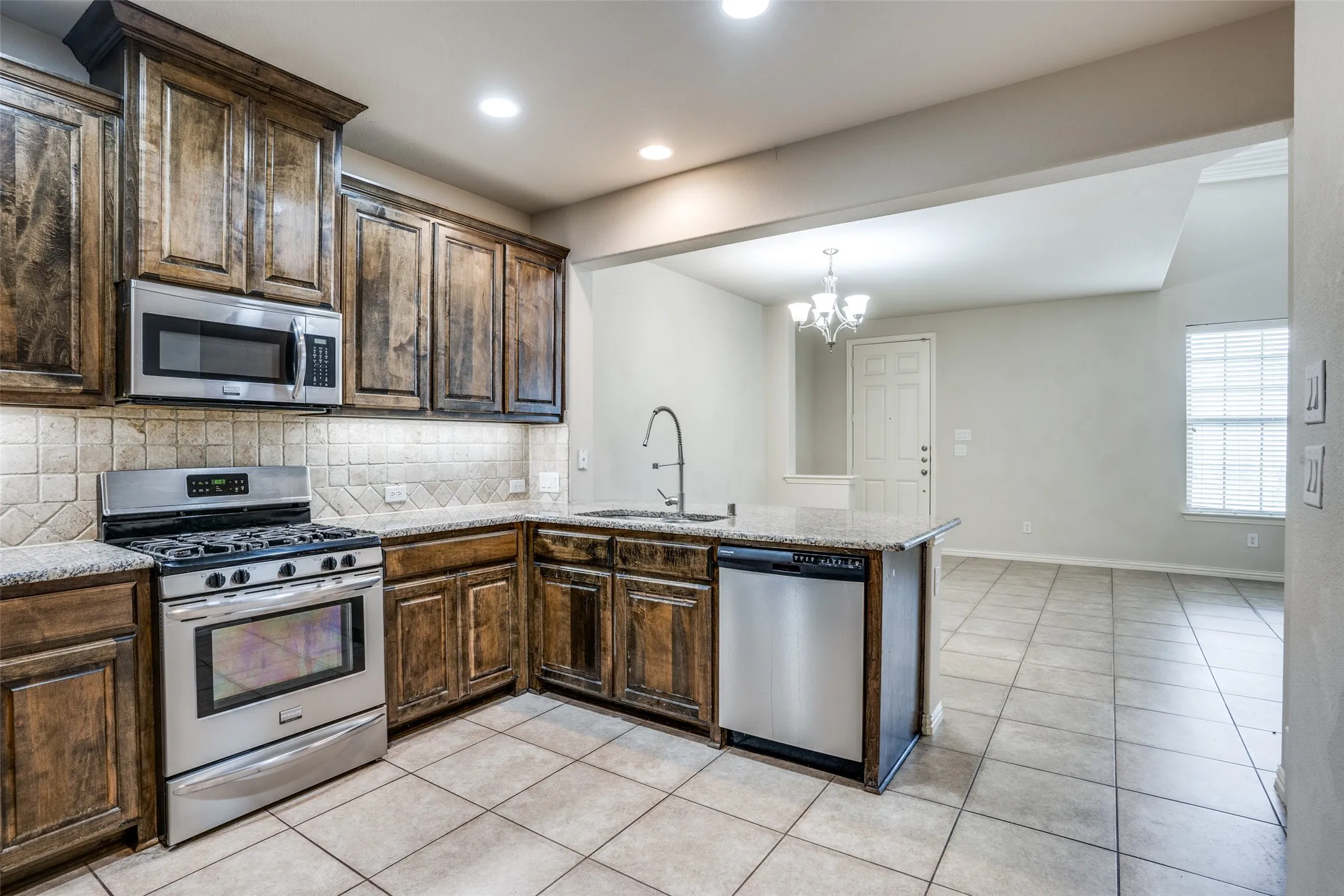 Townhouse For Rent in Dallas County , 543 Matthew Place, Richardson, Texas 75081, 2 Bedroom, 3 Bathroom, 2 Garage spaces, 1,522 Sqft, built in 2012, mls#21374332, Real Estate Agent in Richardson, Homes For Rent in Dallas county, Homes For Rent in Richardson, Realtor in Richardson Texas, Real Estate Brokerage Independent Realty Texas, Luminita Cordes Realtor
