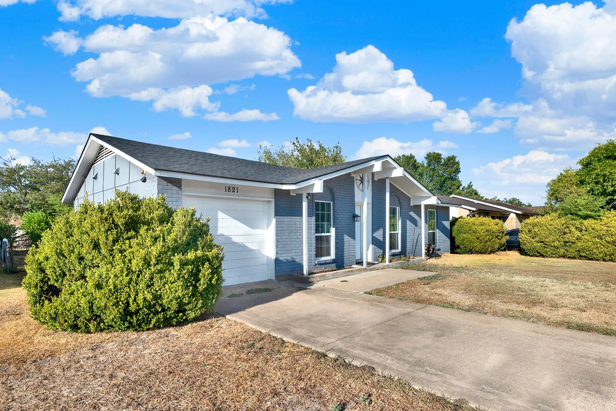 Single Family Residence For Sale in Dallas County , 1821 Homestead Place, Garland, Texas 75044, 3 Bedroom, 2 Bathroom, Garage spaces, 1,652 Sqft, built in 1970, mls#21390716, Real Estate Agent in Garland, Homes For Sale in Dallas county, Homes For Sale in Garland, Realtor in Garland Texas, Real Estate Brokerage Independent Realty Texas, Luminita Cordes Realtor