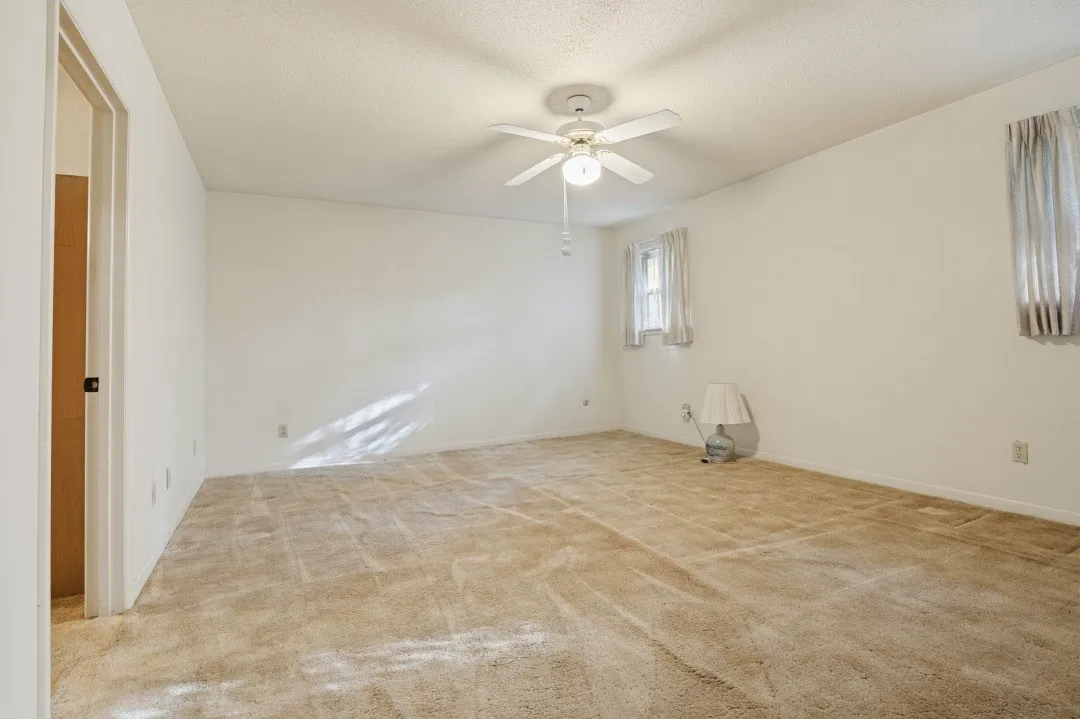 Single Family Residence For Sale in Tarrant County , 105 W Lilly Lane, Arlington, Texas 76010, 3 Bedroom, 3 Bathroom, 2 Garage spaces, 2,162 Sqft, built in 1966, mls#21393835, Real Estate Agent in Arlington, Homes For Sale in Tarrant county, Homes For Sale in Arlington, Realtor in Arlington Texas, Real Estate Brokerage Independent Realty Texas, Luminita Cordes Realtor
