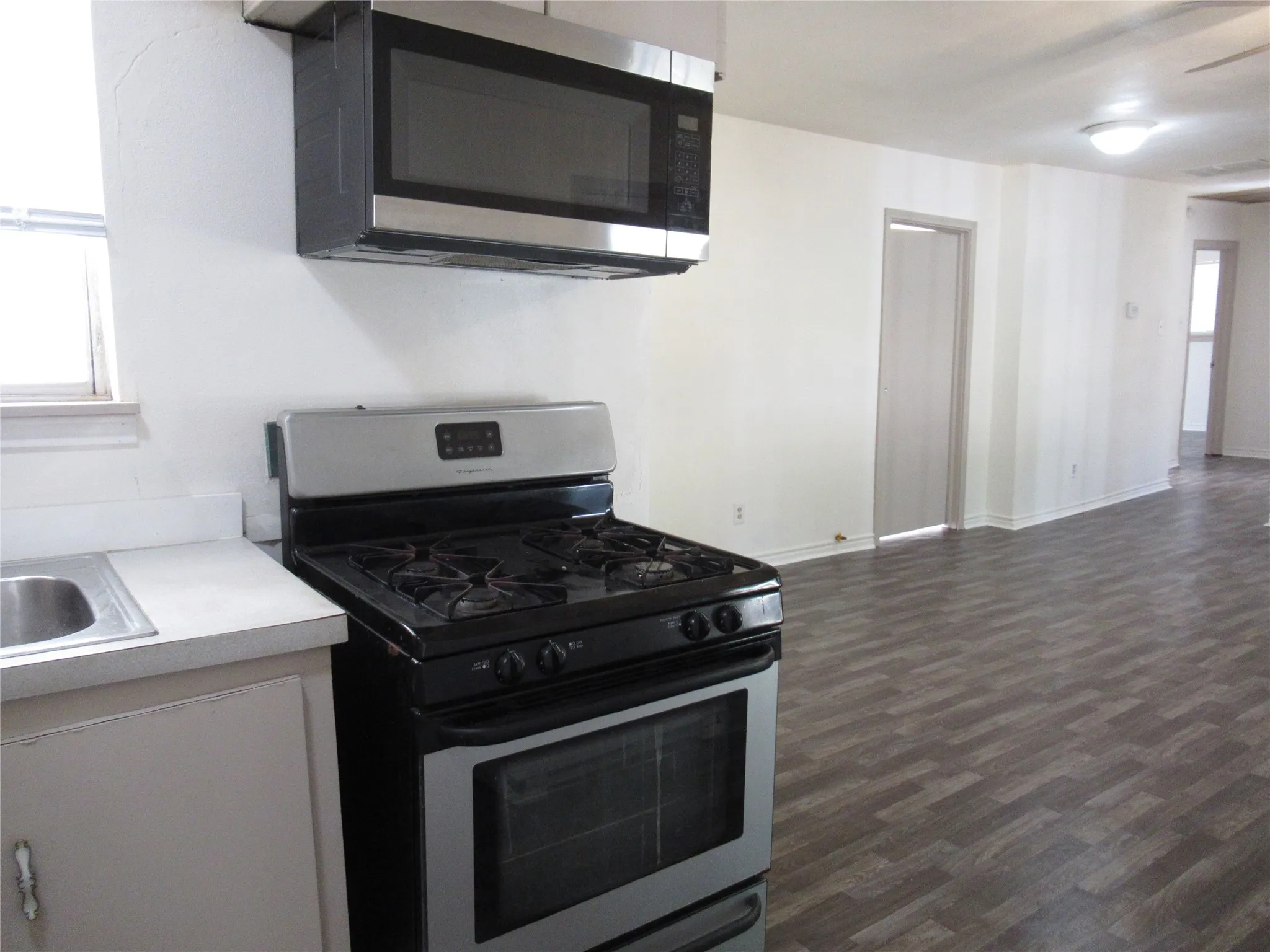 Single Family Residence For Sale in Hunt County , 2501 State Highway 66, Caddo Mills, Texas 75135, 3 Bedroom, 1 Bathroom, Garage spaces, 1,107 Sqft, built in 1965, mls#21393407, Real Estate Agent in Caddo Mills, Homes For Sale in Hunt county, Homes For Sale in Caddo Mills, Realtor in Caddo Mills Texas, Real Estate Brokerage Independent Realty Texas, Luminita Cordes Realtor