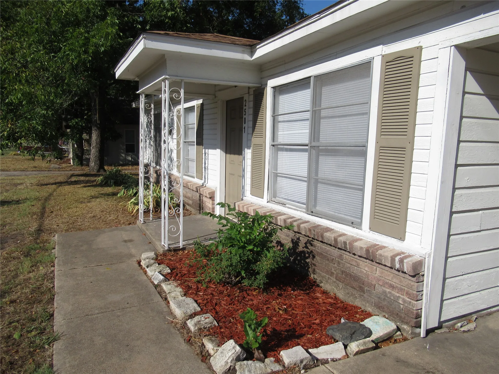Single Family Residence For Sale in Hunt County , 2501 State Highway 66, Caddo Mills, Texas 75135, 3 Bedroom, 1 Bathroom, Garage spaces, 1,107 Sqft, built in 1965, mls#21393407, Real Estate Agent in Caddo Mills, Homes For Sale in Hunt county, Homes For Sale in Caddo Mills, Realtor in Caddo Mills Texas, Real Estate Brokerage Independent Realty Texas, Luminita Cordes Realtor