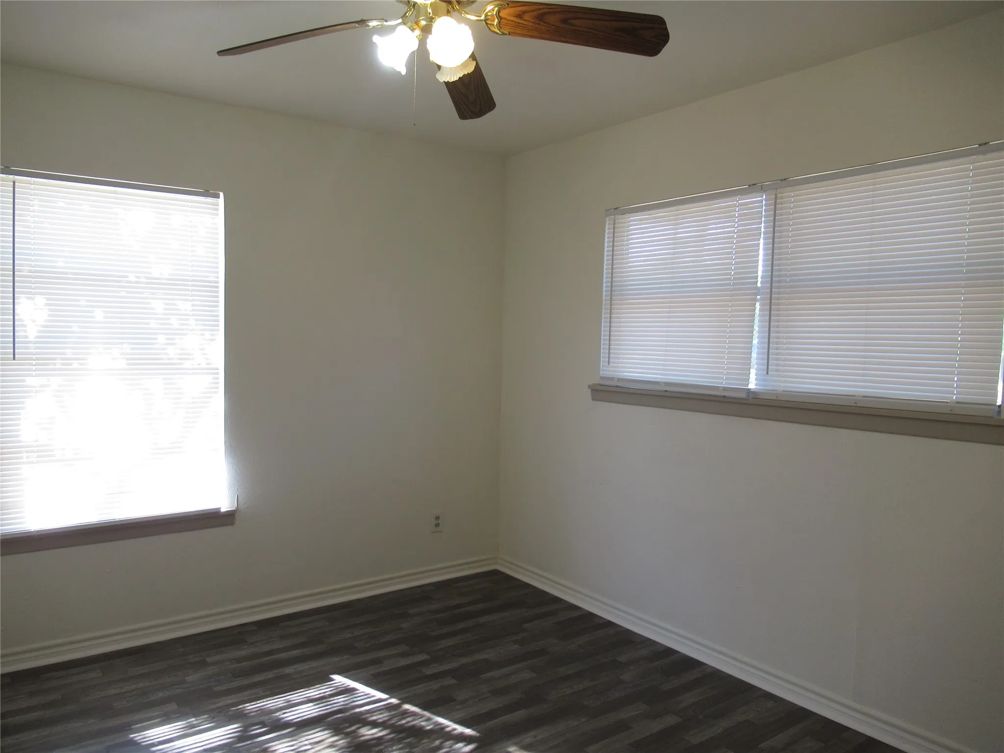 Single Family Residence For Sale in Hunt County , 2501 State Highway 66, Caddo Mills, Texas 75135, 3 Bedroom, 1 Bathroom, Garage spaces, 1,107 Sqft, built in 1965, mls#21393407, Real Estate Agent in Caddo Mills, Homes For Sale in Hunt county, Homes For Sale in Caddo Mills, Realtor in Caddo Mills Texas, Real Estate Brokerage Independent Realty Texas, Luminita Cordes Realtor