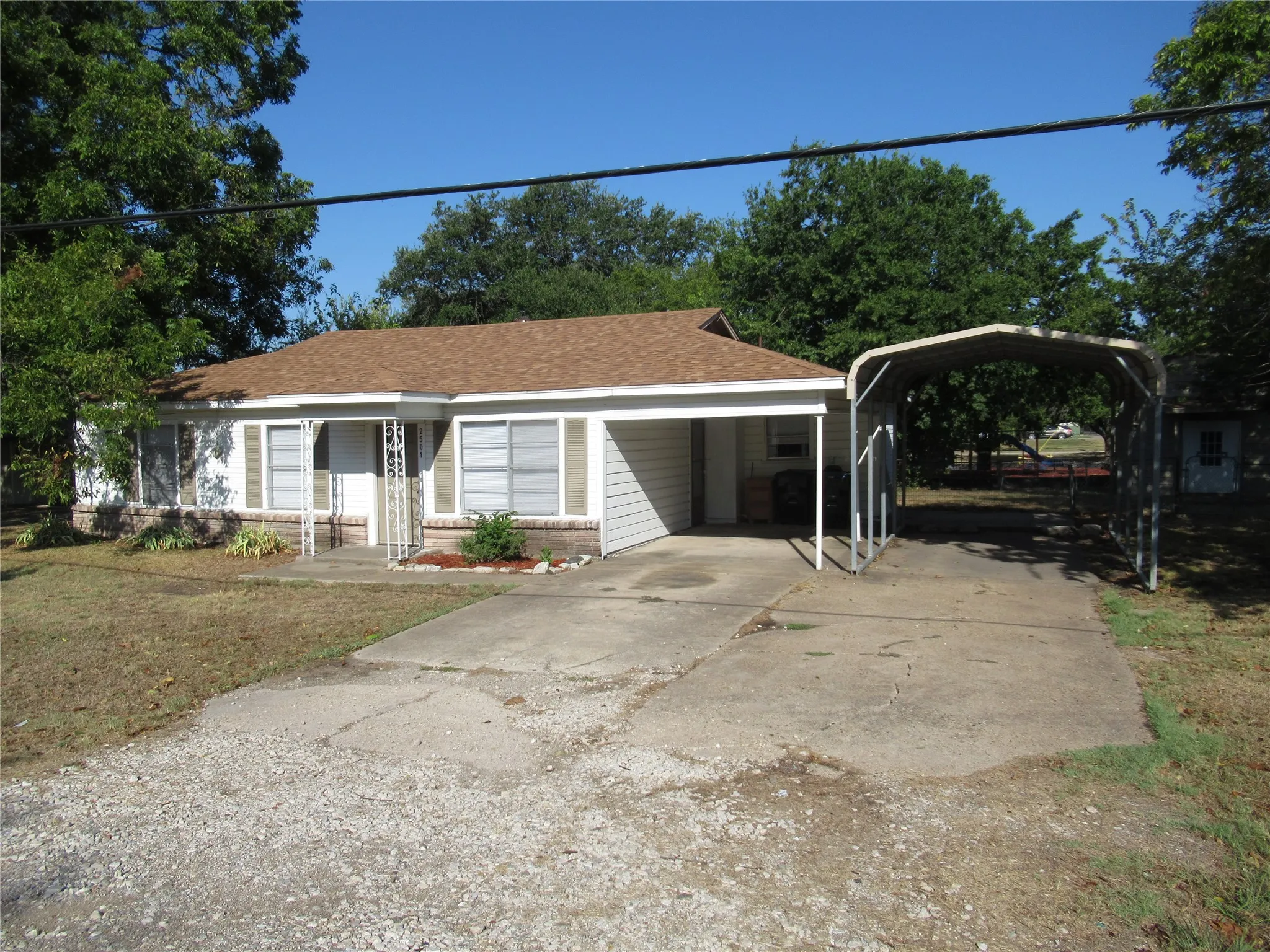 Single Family Residence For Sale in Hunt County , 2501 State Highway 66, Caddo Mills, Texas 75135, 3 Bedroom, 1 Bathroom, Garage spaces, 1,107 Sqft, built in 1965, mls#21393407, Real Estate Agent in Caddo Mills, Homes For Sale in Hunt county, Homes For Sale in Caddo Mills, Realtor in Caddo Mills Texas, Real Estate Brokerage Independent Realty Texas, Luminita Cordes Realtor