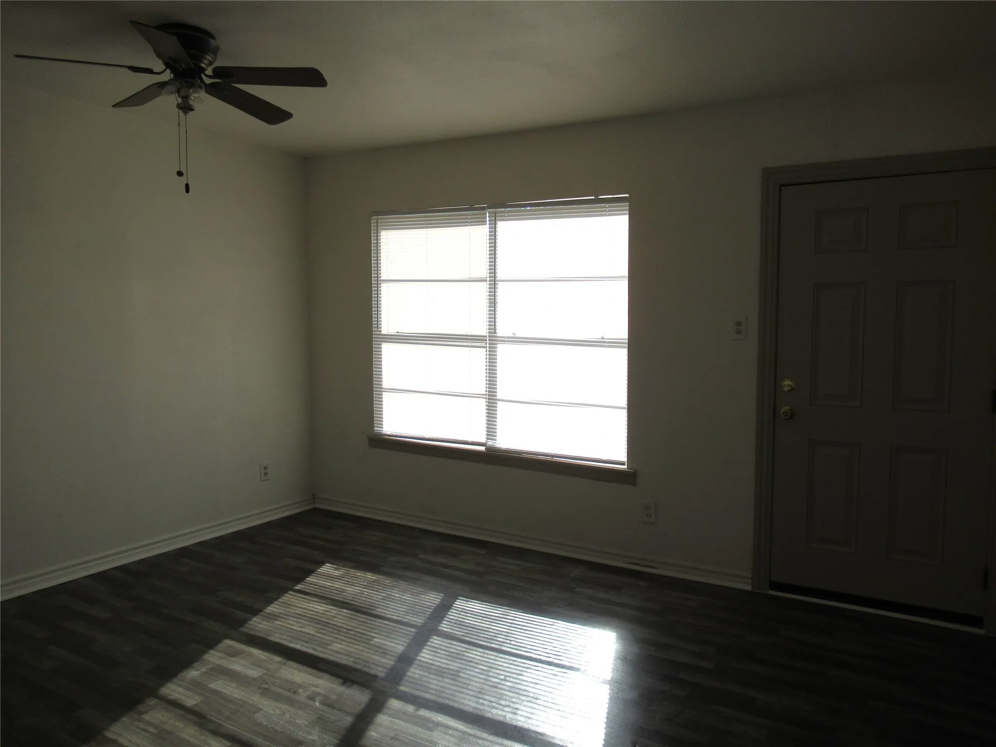 Single Family Residence For Sale in Hunt County , 2501 State Highway 66, Caddo Mills, Texas 75135, 3 Bedroom, 1 Bathroom, Garage spaces, 1,107 Sqft, built in 1965, mls#21393407, Real Estate Agent in Caddo Mills, Homes For Sale in Hunt county, Homes For Sale in Caddo Mills, Realtor in Caddo Mills Texas, Real Estate Brokerage Independent Realty Texas, Luminita Cordes Realtor