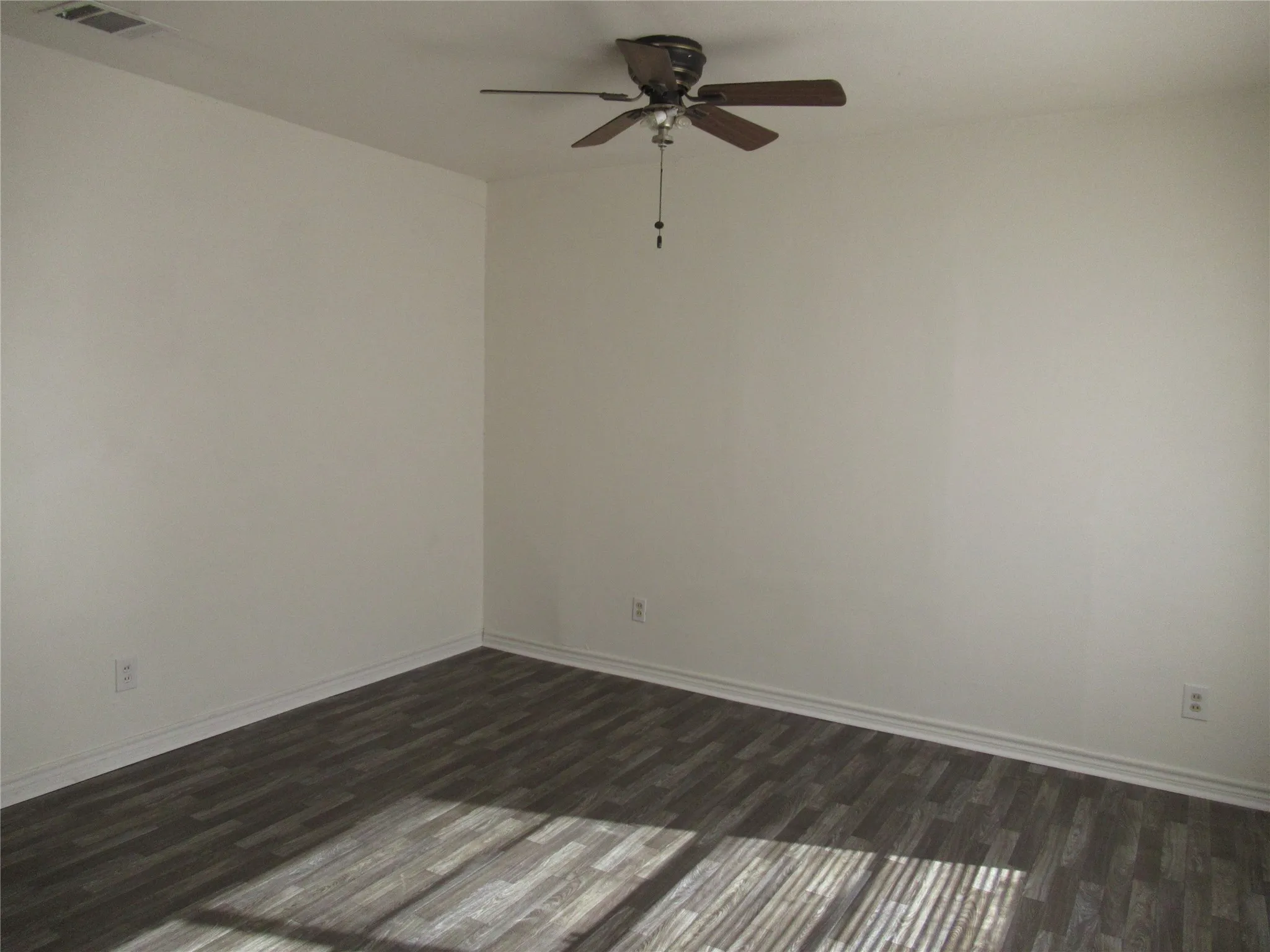 Single Family Residence For Sale in Hunt County , 2501 State Highway 66, Caddo Mills, Texas 75135, 3 Bedroom, 1 Bathroom, Garage spaces, 1,107 Sqft, built in 1965, mls#21393407, Real Estate Agent in Caddo Mills, Homes For Sale in Hunt county, Homes For Sale in Caddo Mills, Realtor in Caddo Mills Texas, Real Estate Brokerage Independent Realty Texas, Luminita Cordes Realtor