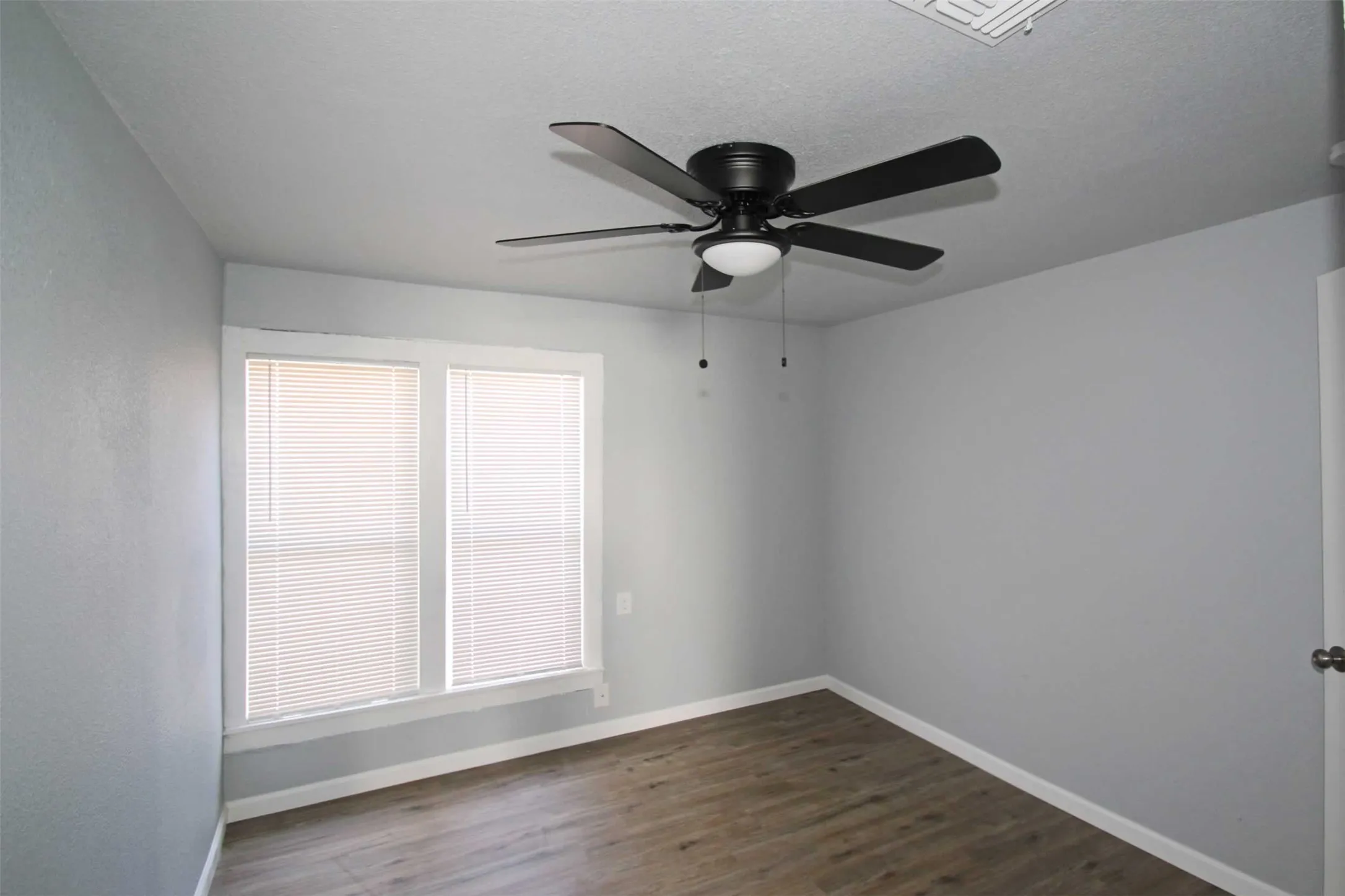 Single Family Residence For Rent in Johnson County , 1307 Joslin Street, Cleburne, Texas 76033, 3 Bedroom, 1 Bathroom, Garage spaces, 827 Sqft, built in 1975, mls#21395287, Real Estate Agent in Cleburne, Homes For Rent in Johnson county, Homes For Rent in Cleburne, Realtor in Cleburne Texas, Real Estate Brokerage Independent Realty Texas, Luminita Cordes Realtor