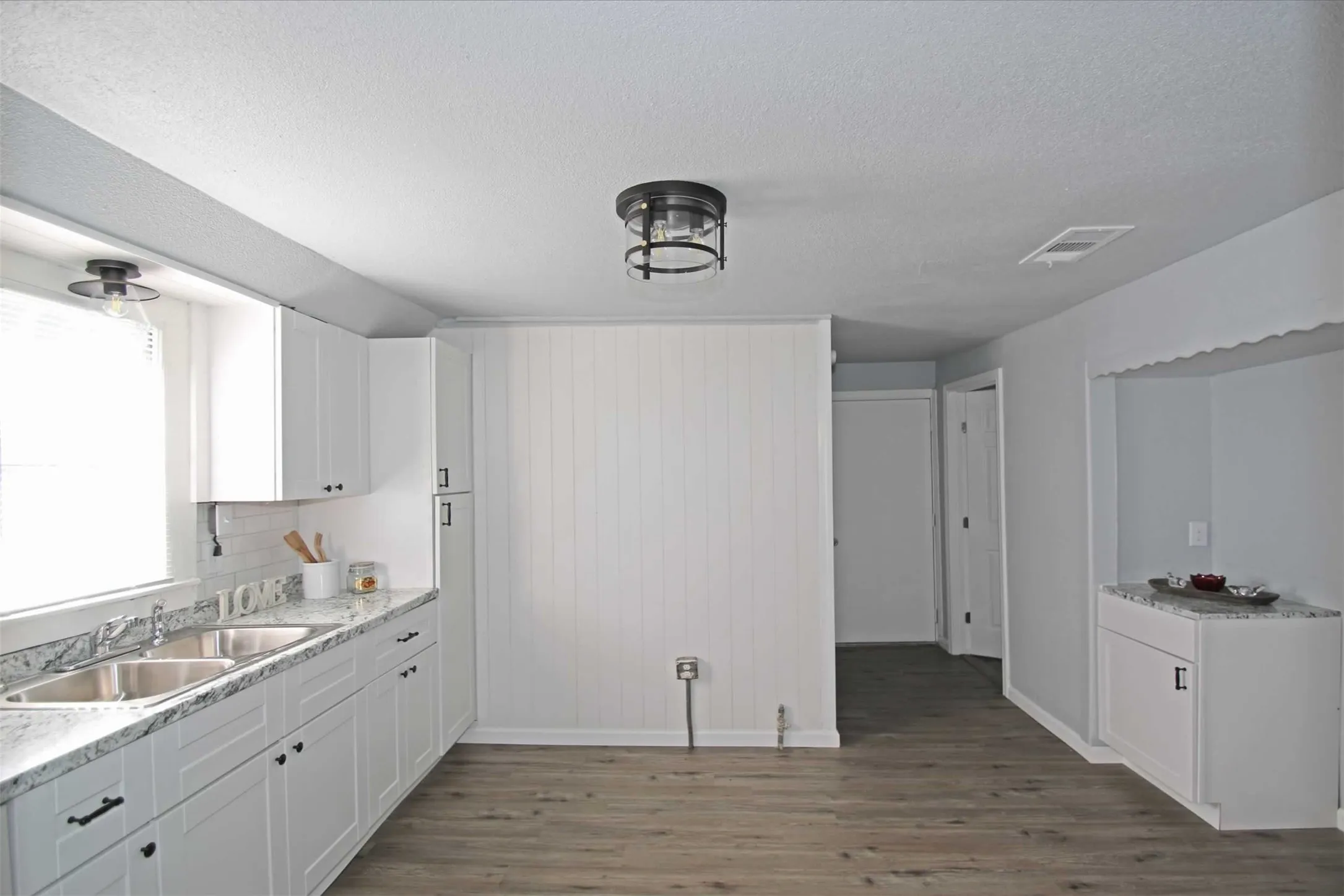 Single Family Residence For Rent in Johnson County , 1307 Joslin Street, Cleburne, Texas 76033, 3 Bedroom, 1 Bathroom, Garage spaces, 827 Sqft, built in 1975, mls#21395287, Real Estate Agent in Cleburne, Homes For Rent in Johnson county, Homes For Rent in Cleburne, Realtor in Cleburne Texas, Real Estate Brokerage Independent Realty Texas, Luminita Cordes Realtor