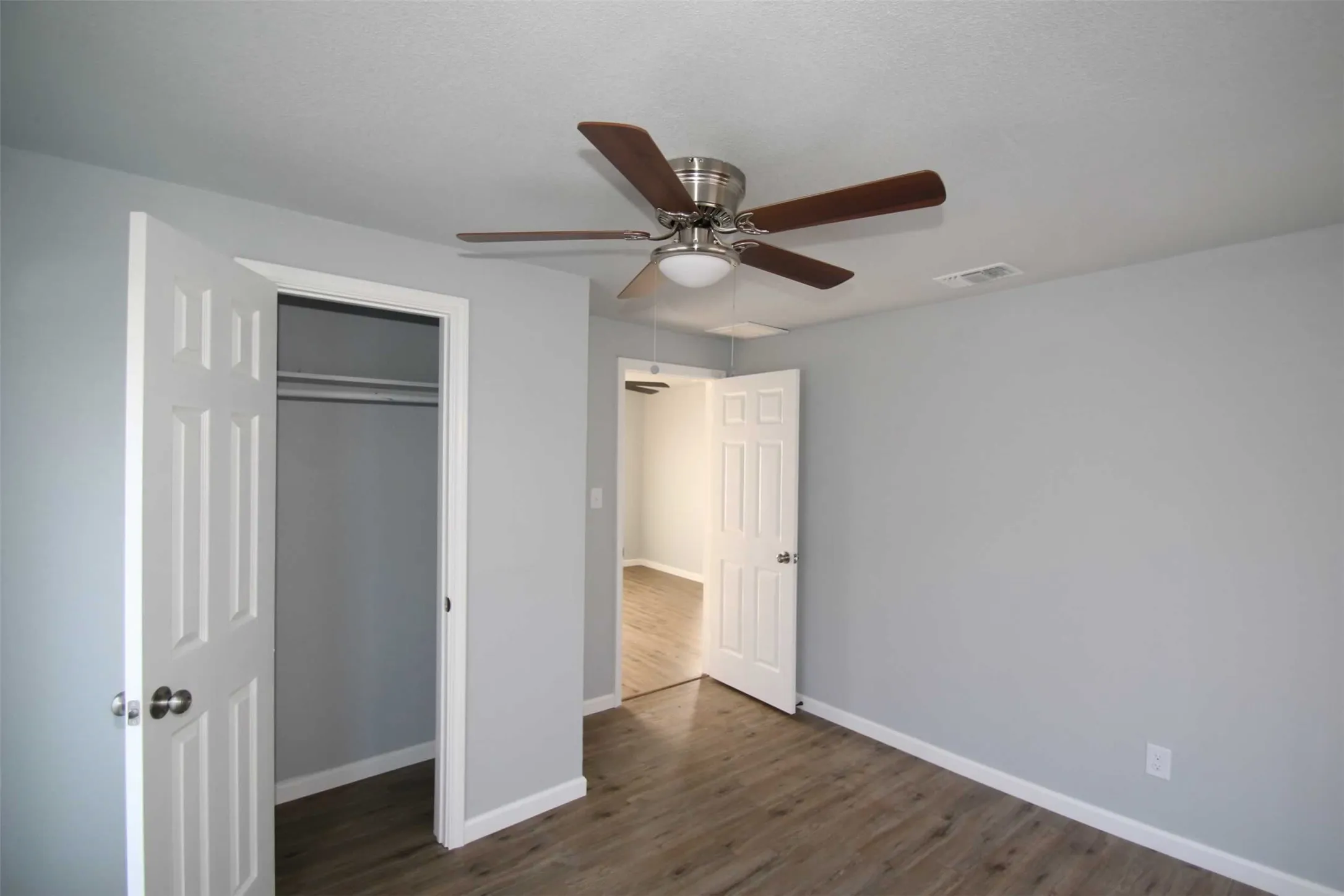 Single Family Residence For Rent in Johnson County , 1307 Joslin Street, Cleburne, Texas 76033, 3 Bedroom, 1 Bathroom, Garage spaces, 827 Sqft, built in 1975, mls#21395287, Real Estate Agent in Cleburne, Homes For Rent in Johnson county, Homes For Rent in Cleburne, Realtor in Cleburne Texas, Real Estate Brokerage Independent Realty Texas, Luminita Cordes Realtor