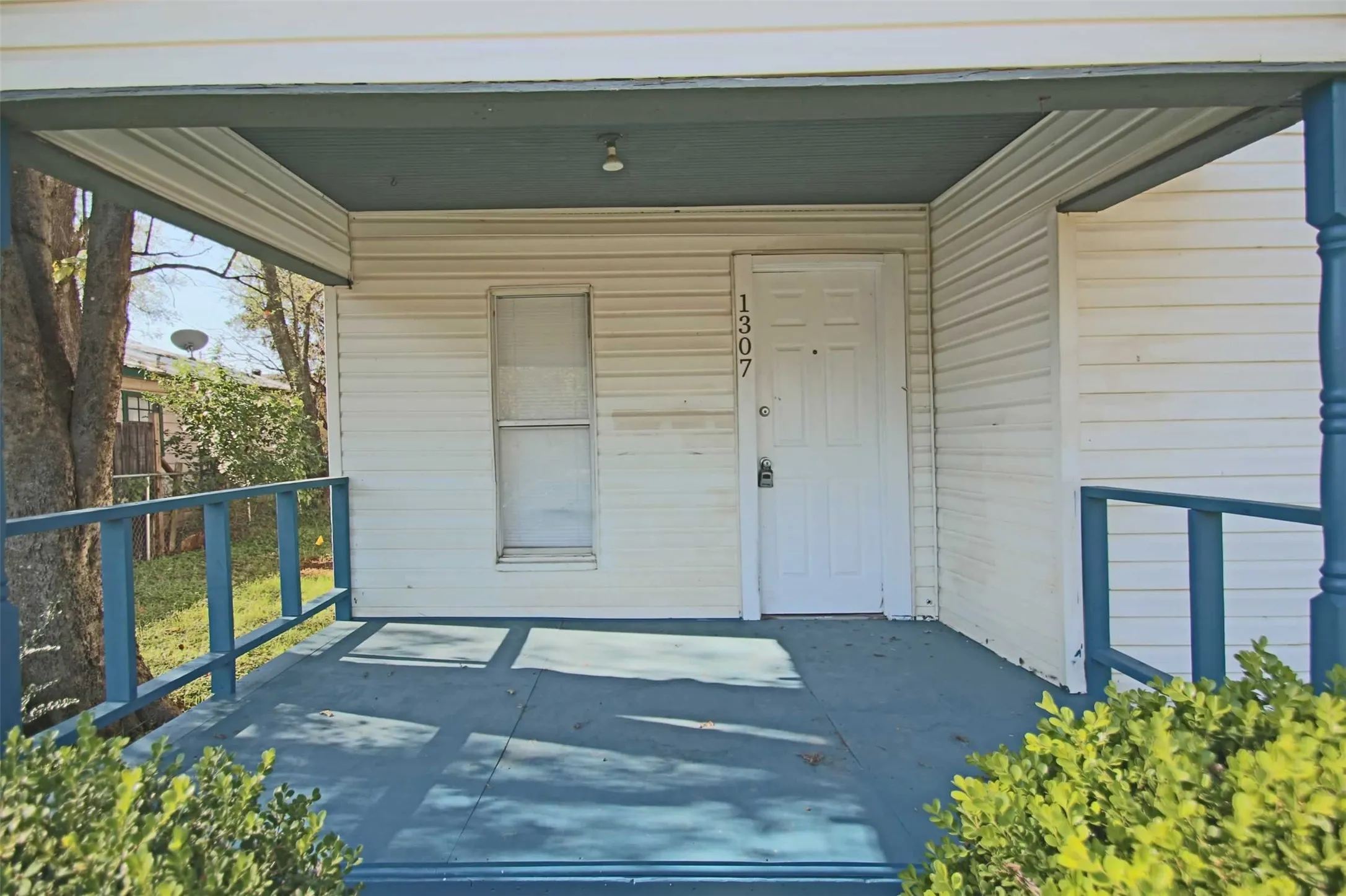 Single Family Residence For Rent in Johnson County , 1307 Joslin Street, Cleburne, Texas 76033, 3 Bedroom, 1 Bathroom, Garage spaces, 827 Sqft, built in 1975, mls#21395287, Real Estate Agent in Cleburne, Homes For Rent in Johnson county, Homes For Rent in Cleburne, Realtor in Cleburne Texas, Real Estate Brokerage Independent Realty Texas, Luminita Cordes Realtor