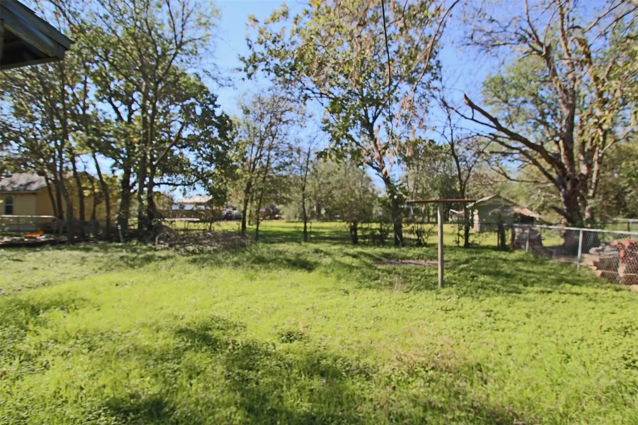 Single Family Residence For Rent in Johnson County , 1307 Joslin Street, Cleburne, Texas 76033, 3 Bedroom, 1 Bathroom, Garage spaces, 827 Sqft, built in 1975, mls#21395287, Real Estate Agent in Cleburne, Homes For Rent in Johnson county, Homes For Rent in Cleburne, Realtor in Cleburne Texas, Real Estate Brokerage Independent Realty Texas, Luminita Cordes Realtor
