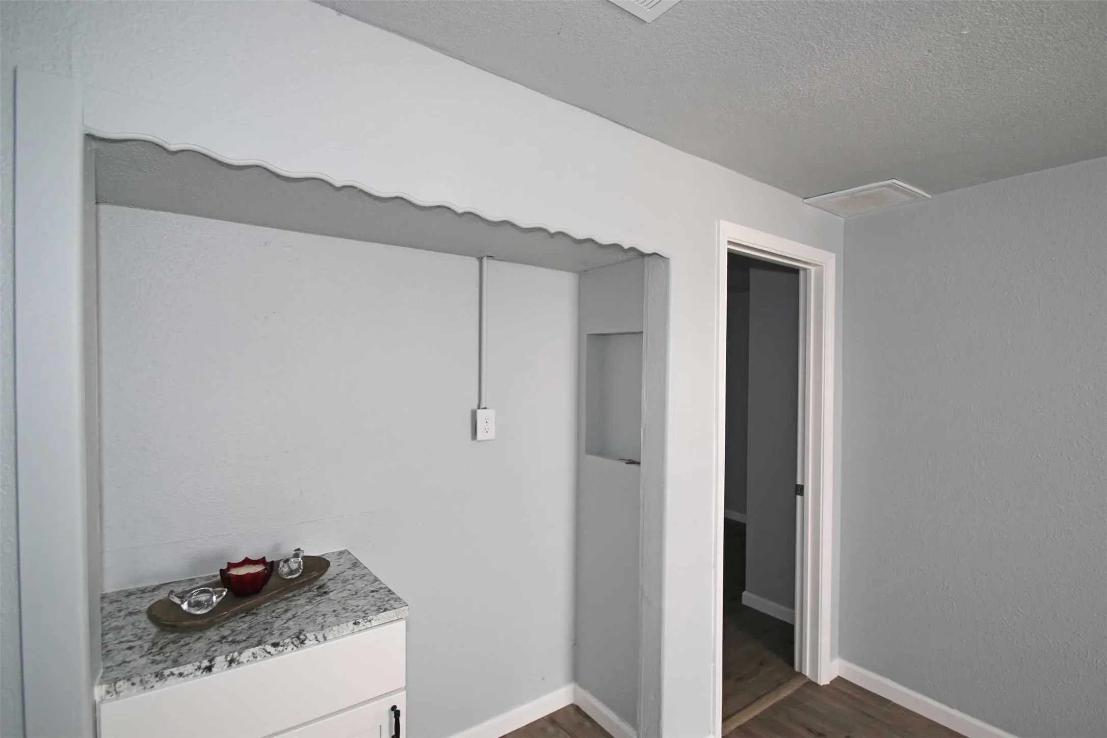 Single Family Residence For Rent in Johnson County , 1307 Joslin Street, Cleburne, Texas 76033, 3 Bedroom, 1 Bathroom, Garage spaces, 827 Sqft, built in 1975, mls#21395287, Real Estate Agent in Cleburne, Homes For Rent in Johnson county, Homes For Rent in Cleburne, Realtor in Cleburne Texas, Real Estate Brokerage Independent Realty Texas, Luminita Cordes Realtor