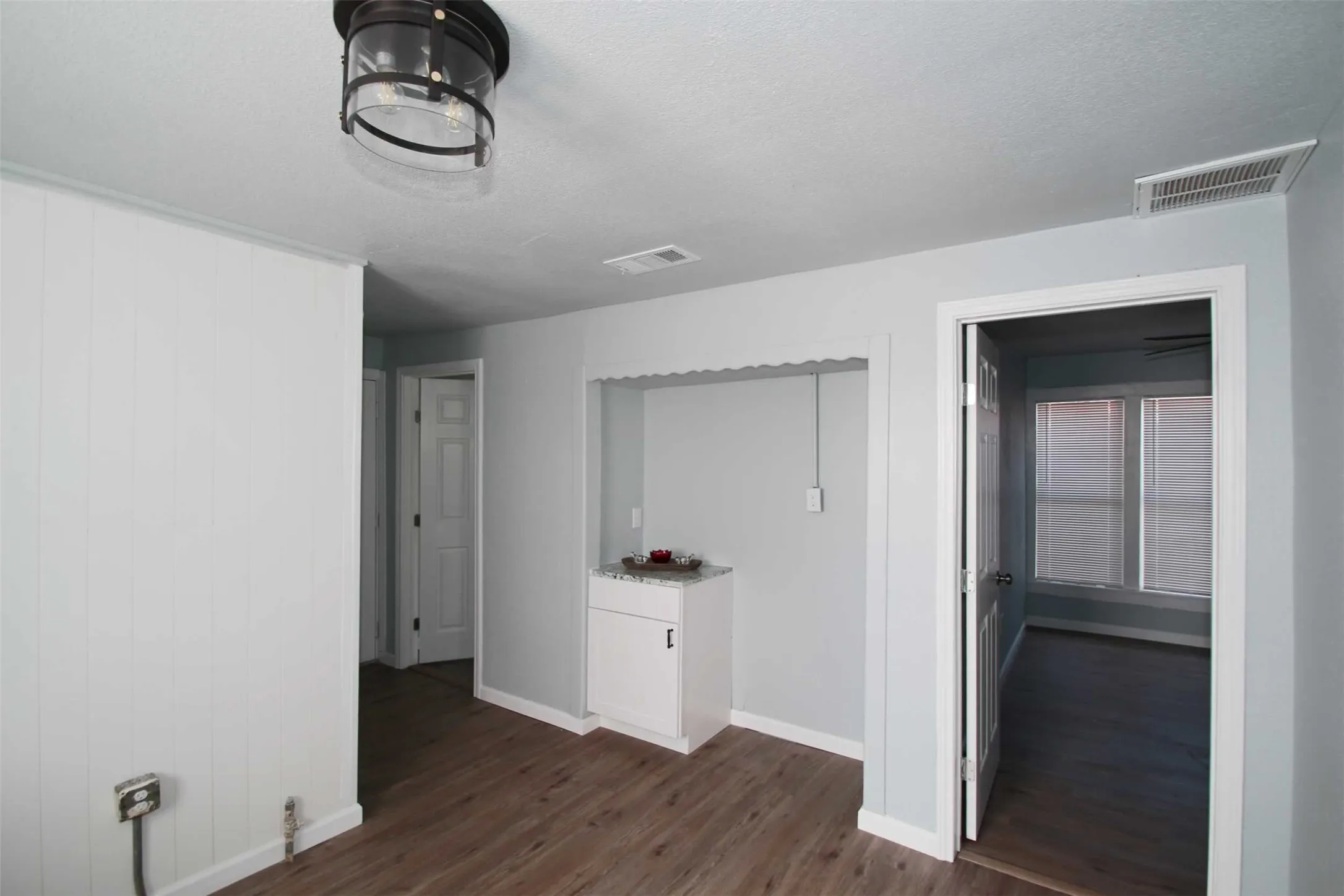Single Family Residence For Rent in Johnson County , 1307 Joslin Street, Cleburne, Texas 76033, 3 Bedroom, 1 Bathroom, Garage spaces, 827 Sqft, built in 1975, mls#21395287, Real Estate Agent in Cleburne, Homes For Rent in Johnson county, Homes For Rent in Cleburne, Realtor in Cleburne Texas, Real Estate Brokerage Independent Realty Texas, Luminita Cordes Realtor