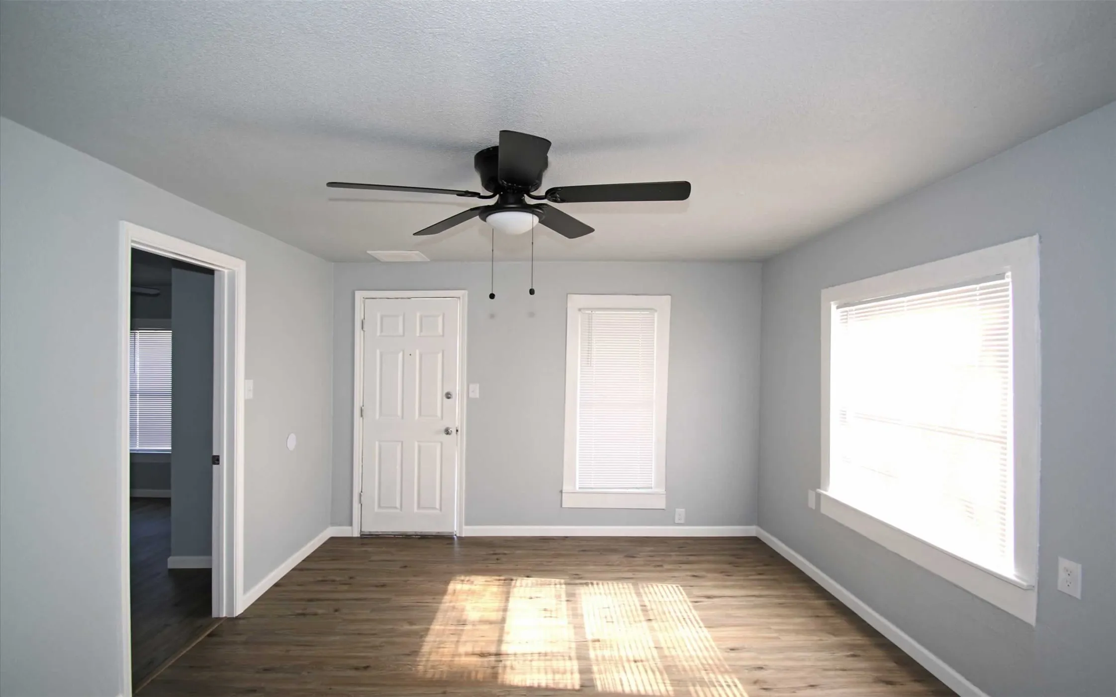 Single Family Residence For Rent in Johnson County , 1307 Joslin Street, Cleburne, Texas 76033, 3 Bedroom, 1 Bathroom, Garage spaces, 827 Sqft, built in 1975, mls#21395287, Real Estate Agent in Cleburne, Homes For Rent in Johnson county, Homes For Rent in Cleburne, Realtor in Cleburne Texas, Real Estate Brokerage Independent Realty Texas, Luminita Cordes Realtor