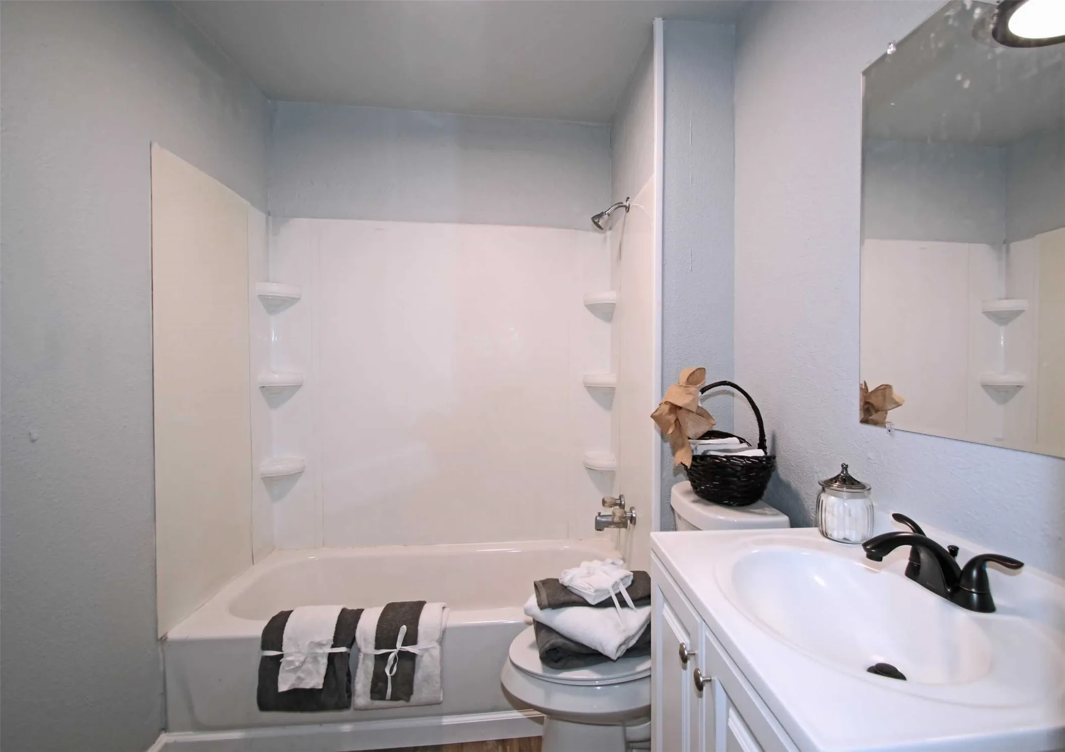 Single Family Residence For Rent in Johnson County , 1307 Joslin Street, Cleburne, Texas 76033, 3 Bedroom, 1 Bathroom, Garage spaces, 827 Sqft, built in 1975, mls#21395287, Real Estate Agent in Cleburne, Homes For Rent in Johnson county, Homes For Rent in Cleburne, Realtor in Cleburne Texas, Real Estate Brokerage Independent Realty Texas, Luminita Cordes Realtor