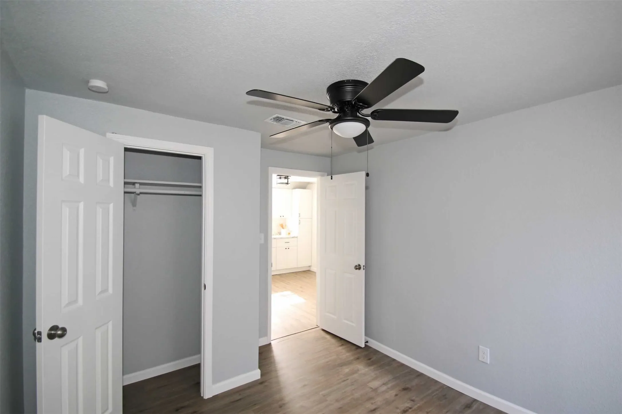 Single Family Residence For Rent in Johnson County , 1307 Joslin Street, Cleburne, Texas 76033, 3 Bedroom, 1 Bathroom, Garage spaces, 827 Sqft, built in 1975, mls#21395287, Real Estate Agent in Cleburne, Homes For Rent in Johnson county, Homes For Rent in Cleburne, Realtor in Cleburne Texas, Real Estate Brokerage Independent Realty Texas, Luminita Cordes Realtor