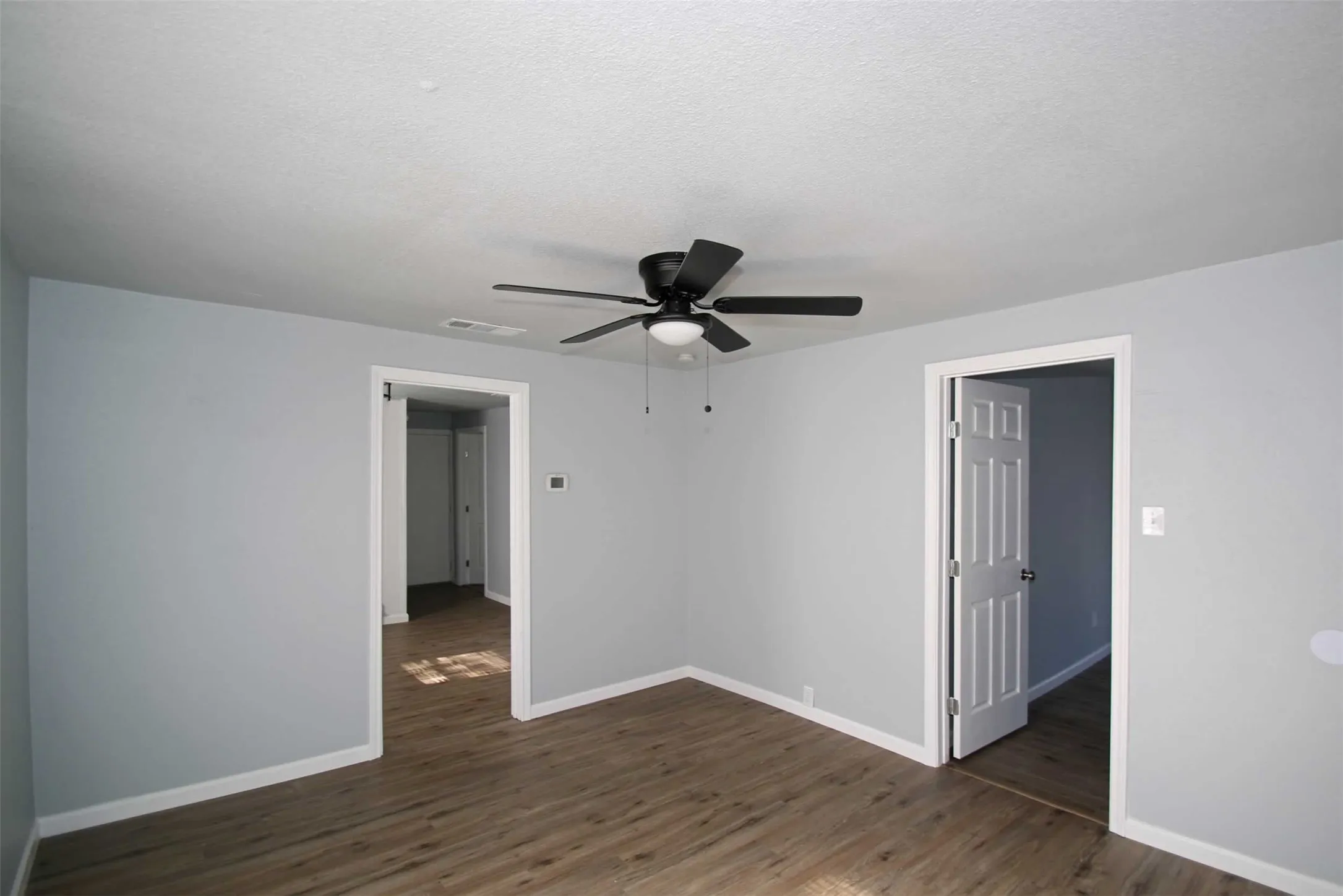 Single Family Residence For Rent in Johnson County , 1307 Joslin Street, Cleburne, Texas 76033, 3 Bedroom, 1 Bathroom, Garage spaces, 827 Sqft, built in 1975, mls#21395287, Real Estate Agent in Cleburne, Homes For Rent in Johnson county, Homes For Rent in Cleburne, Realtor in Cleburne Texas, Real Estate Brokerage Independent Realty Texas, Luminita Cordes Realtor