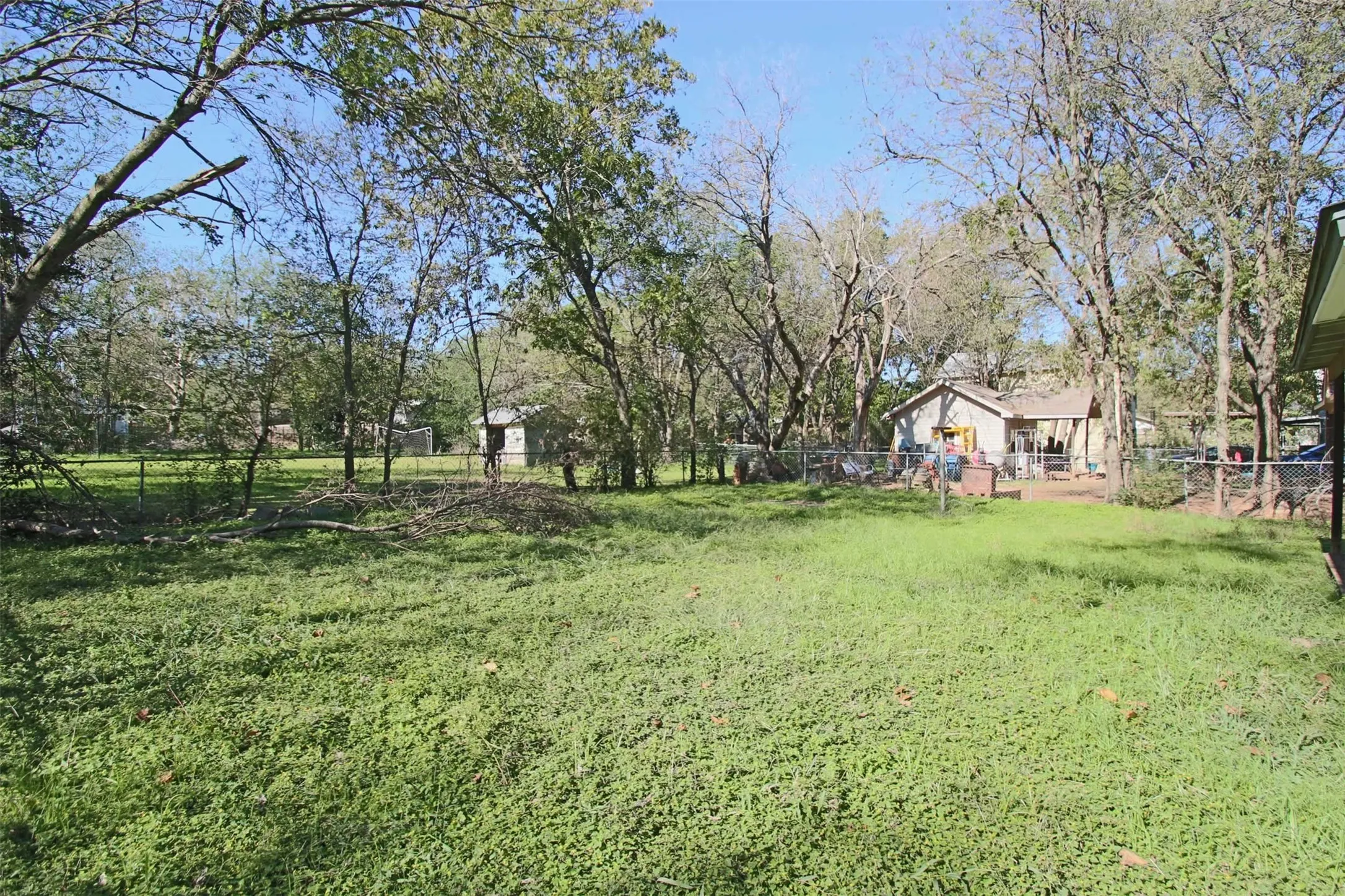 Single Family Residence For Rent in Johnson County , 1307 Joslin Street, Cleburne, Texas 76033, 3 Bedroom, 1 Bathroom, Garage spaces, 827 Sqft, built in 1975, mls#21395287, Real Estate Agent in Cleburne, Homes For Rent in Johnson county, Homes For Rent in Cleburne, Realtor in Cleburne Texas, Real Estate Brokerage Independent Realty Texas, Luminita Cordes Realtor