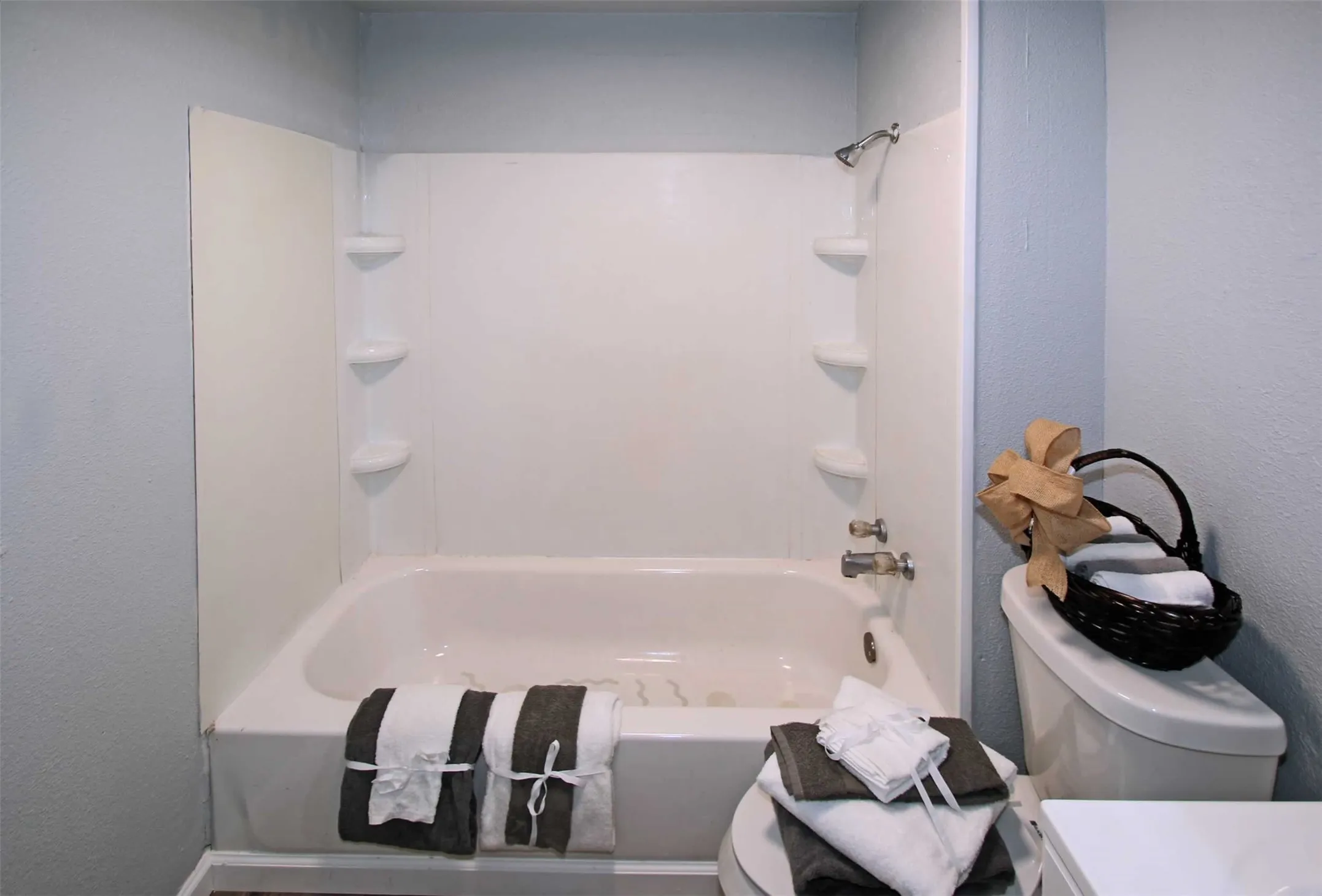 Single Family Residence For Rent in Johnson County , 1307 Joslin Street, Cleburne, Texas 76033, 3 Bedroom, 1 Bathroom, Garage spaces, 827 Sqft, built in 1975, mls#21395287, Real Estate Agent in Cleburne, Homes For Rent in Johnson county, Homes For Rent in Cleburne, Realtor in Cleburne Texas, Real Estate Brokerage Independent Realty Texas, Luminita Cordes Realtor