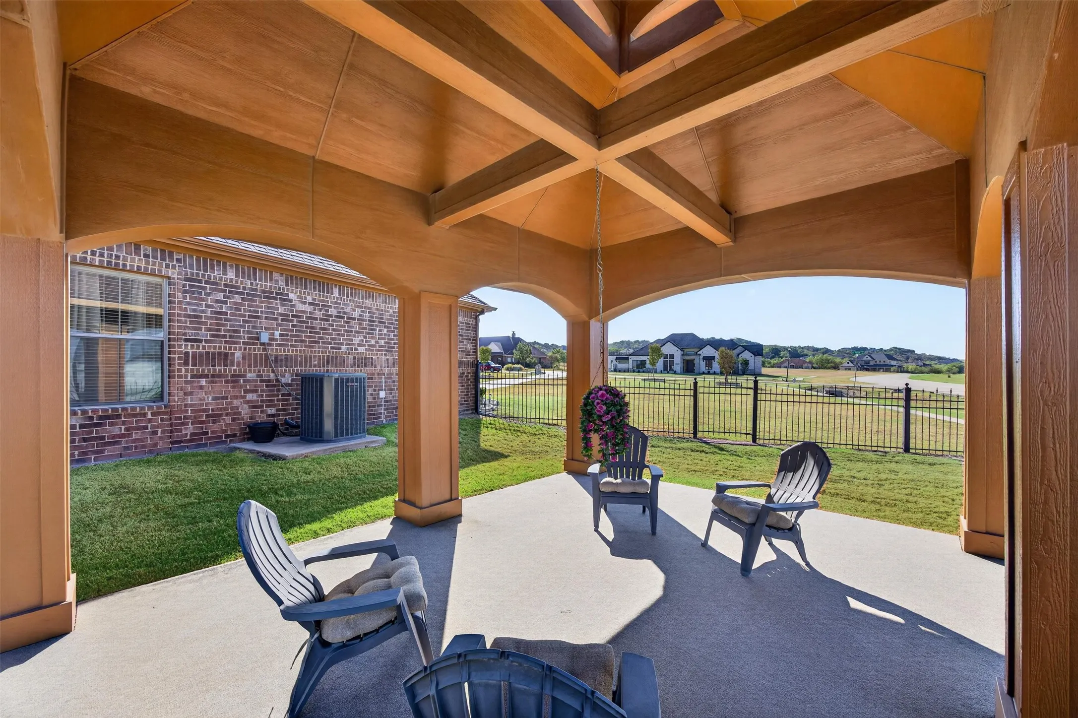 Single Family Residence For Sale in Ellis County , 2521 Garrett Court, Cedar Hill, Texas 75104, 5 Bedroom, 5 Bathroom, 3 Garage spaces, 4,493 Sqft, built in 2005, mls#21394291, Real Estate Agent in Cedar Hill, Homes For Sale in Ellis county, Homes For Sale in Cedar Hill, Realtor in Cedar Hill Texas, Real Estate Brokerage Independent Realty Texas, Luminita Cordes Realtor