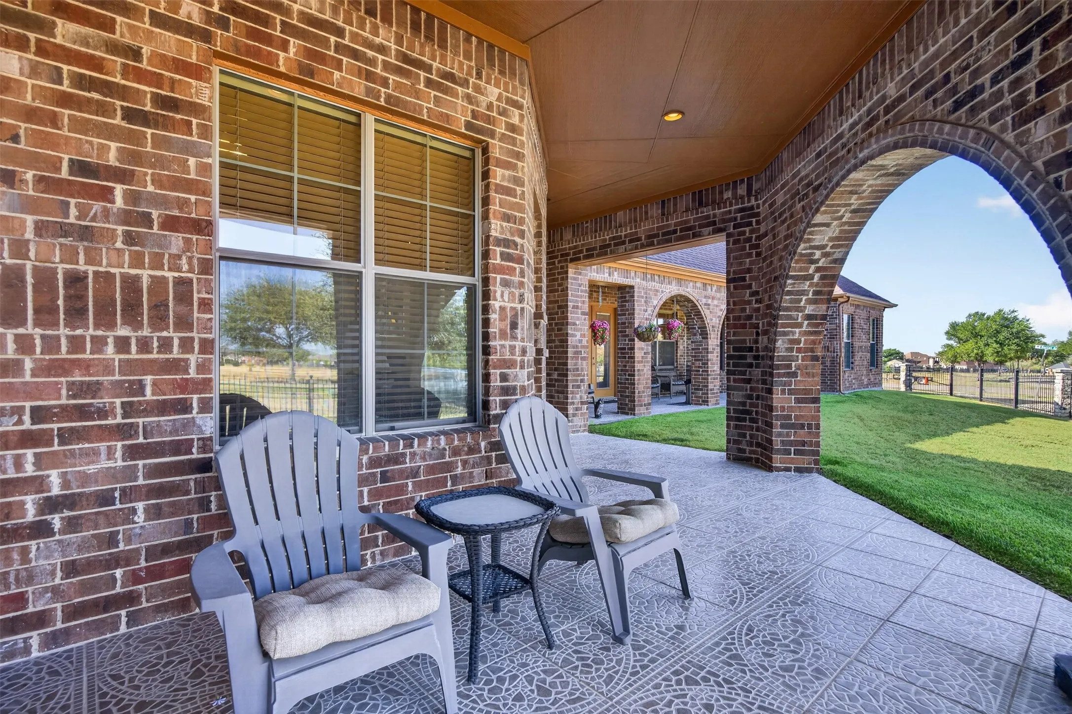 Single Family Residence For Sale in Ellis County , 2521 Garrett Court, Cedar Hill, Texas 75104, 5 Bedroom, 5 Bathroom, 3 Garage spaces, 4,493 Sqft, built in 2005, mls#21394291, Real Estate Agent in Cedar Hill, Homes For Sale in Ellis county, Homes For Sale in Cedar Hill, Realtor in Cedar Hill Texas, Real Estate Brokerage Independent Realty Texas, Luminita Cordes Realtor