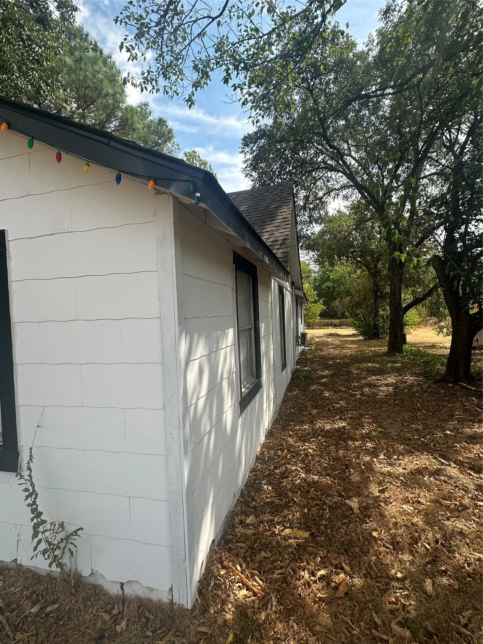 Single Family Residence For Sale in Comanche County , 632 W Ayers Avenue, De Leon, Texas 76444, 3 Bedroom, 1 Bathroom, Garage spaces, 1,300 Sqft, built in 1935, mls#21395276, Real Estate Agent in De Leon, Homes For Sale in Comanche county, Homes For Sale in De Leon, Realtor in De Leon Texas, Real Estate Brokerage Independent Realty Texas, Luminita Cordes Realtor