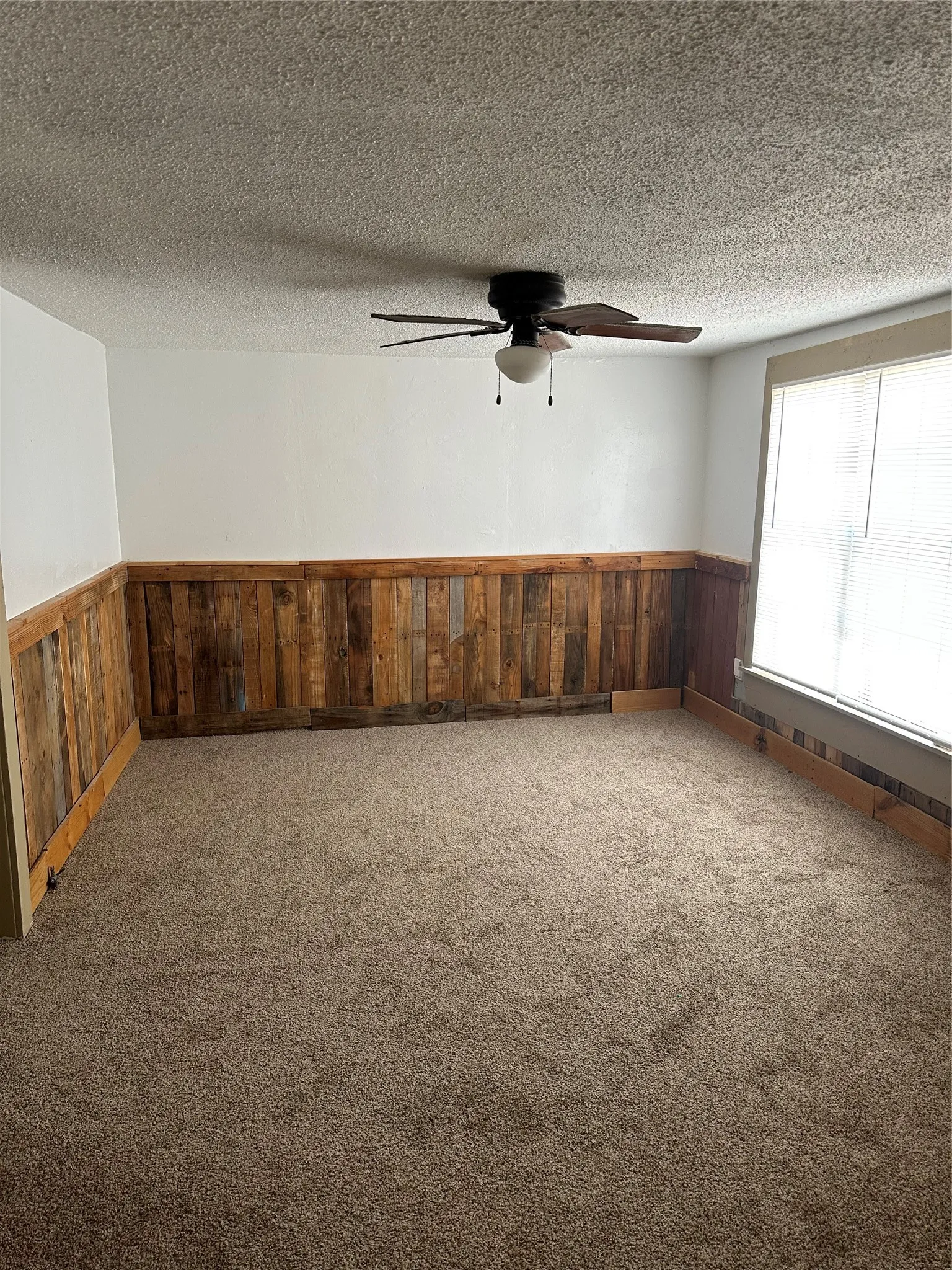 Single Family Residence For Sale in Comanche County , 632 W Ayers Avenue, De Leon, Texas 76444, 3 Bedroom, 1 Bathroom, Garage spaces, 1,300 Sqft, built in 1935, mls#21395276, Real Estate Agent in De Leon, Homes For Sale in Comanche county, Homes For Sale in De Leon, Realtor in De Leon Texas, Real Estate Brokerage Independent Realty Texas, Luminita Cordes Realtor