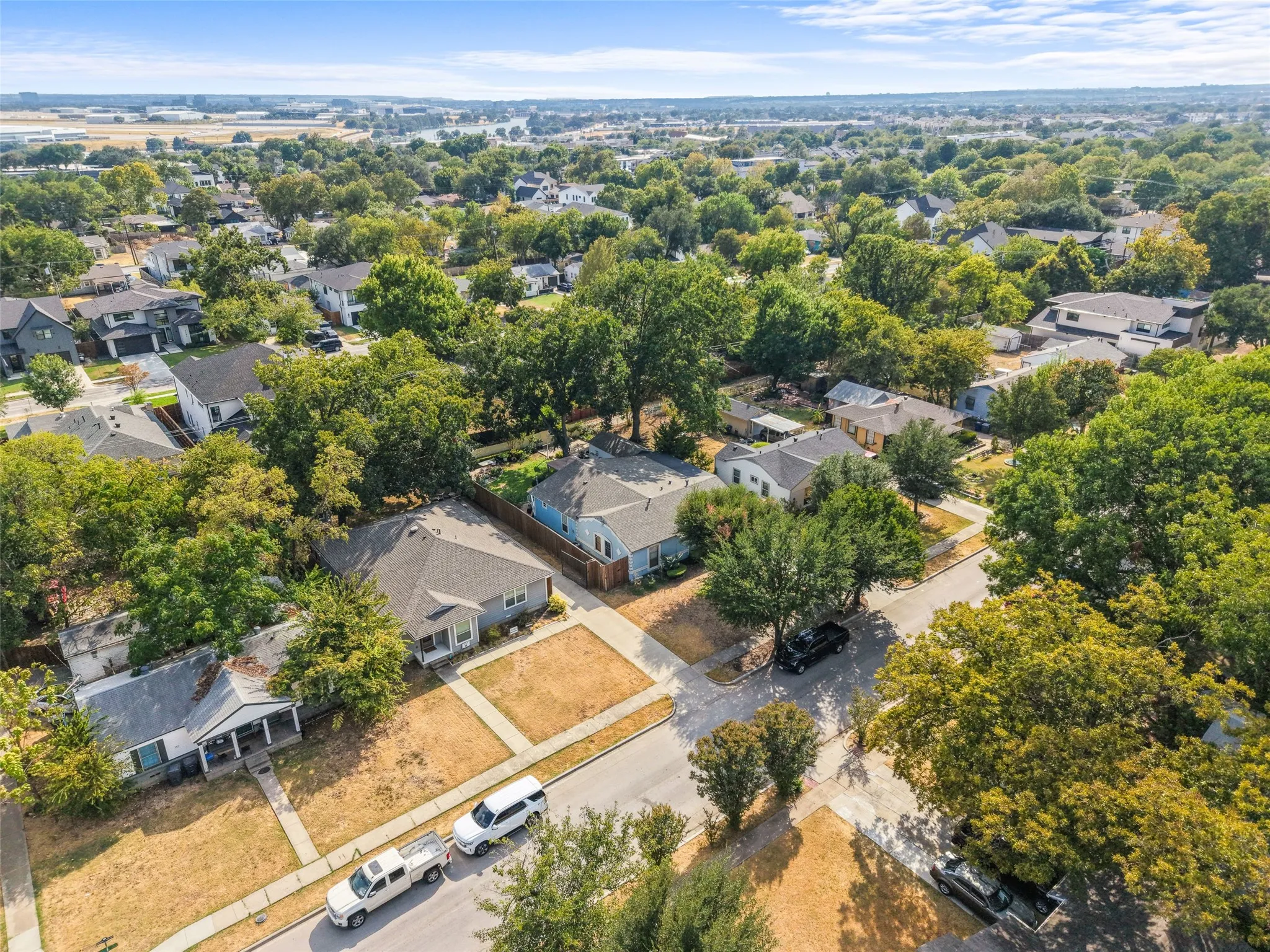 Single Family Residence For Sale in Dallas County , 3760 Davila Drive, Dallas, Texas 75220, 3 Bedroom, 3 Bathroom, 1 Garage spaces, 1,617 Sqft, built in 1951, mls#21394074, Real Estate Agent in Dallas, Homes For Sale in Dallas county, Homes For Sale in Dallas, Realtor in Dallas Texas, Real Estate Brokerage Independent Realty Texas, Luminita Cordes Realtor