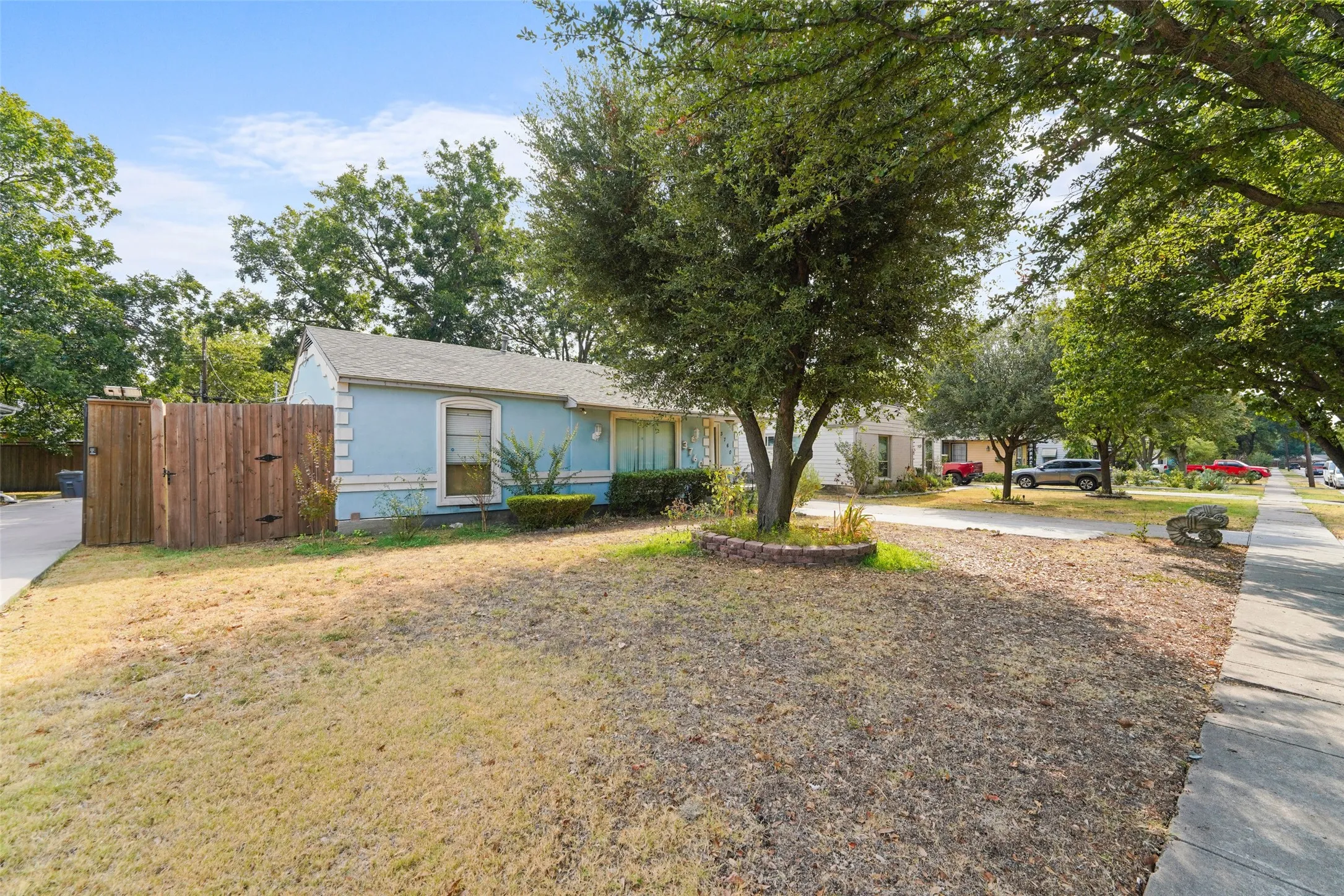 Single Family Residence For Sale in Dallas County , 3760 Davila Drive, Dallas, Texas 75220, 3 Bedroom, 3 Bathroom, 1 Garage spaces, 1,617 Sqft, built in 1951, mls#21394074, Real Estate Agent in Dallas, Homes For Sale in Dallas county, Homes For Sale in Dallas, Realtor in Dallas Texas, Real Estate Brokerage Independent Realty Texas, Luminita Cordes Realtor