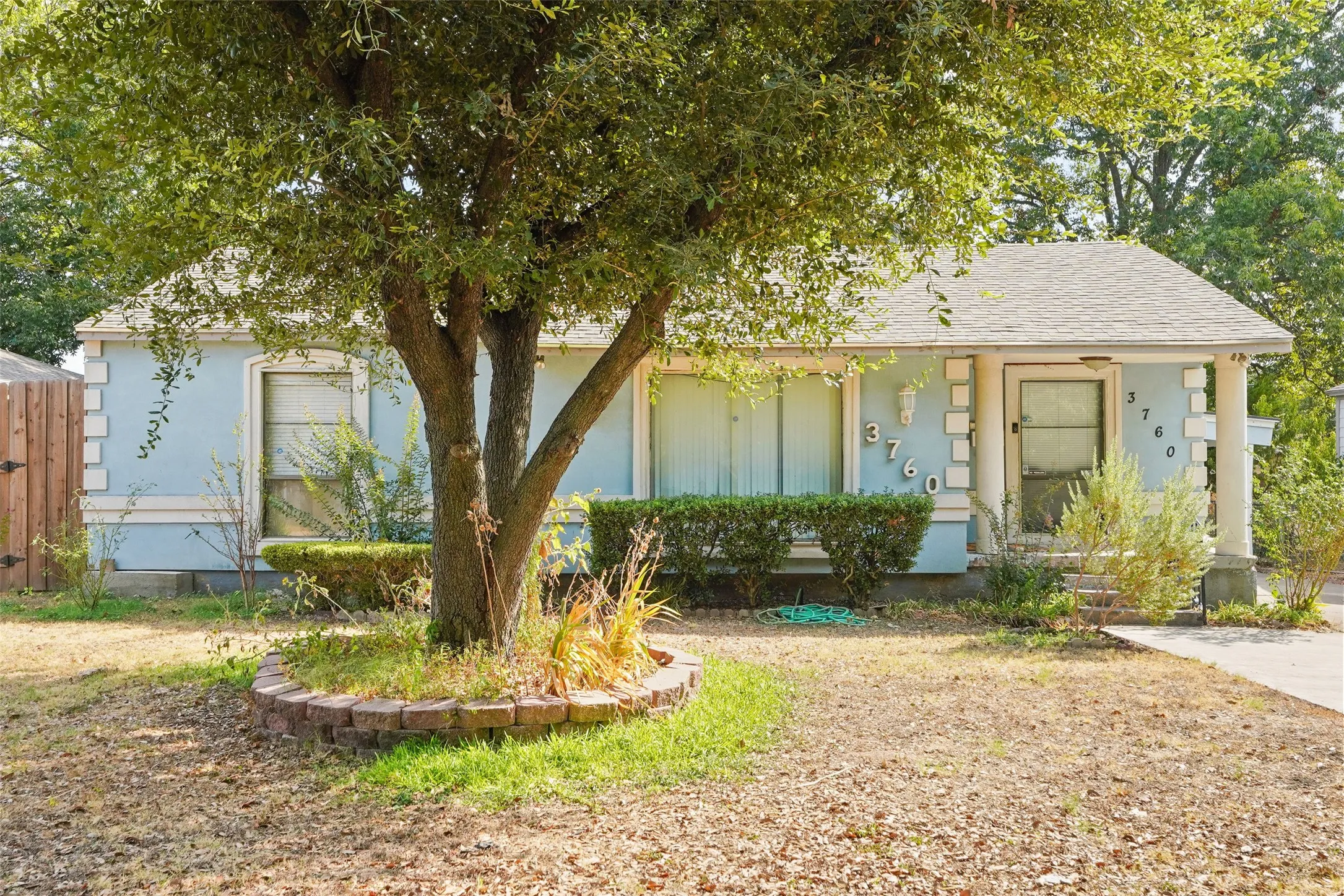 Single Family Residence For Sale in Dallas County , 3760 Davila Drive, Dallas, Texas 75220, 3 Bedroom, 3 Bathroom, 1 Garage spaces, 1,617 Sqft, built in 1951, mls#21394074, Real Estate Agent in Dallas, Homes For Sale in Dallas county, Homes For Sale in Dallas, Realtor in Dallas Texas, Real Estate Brokerage Independent Realty Texas, Luminita Cordes Realtor