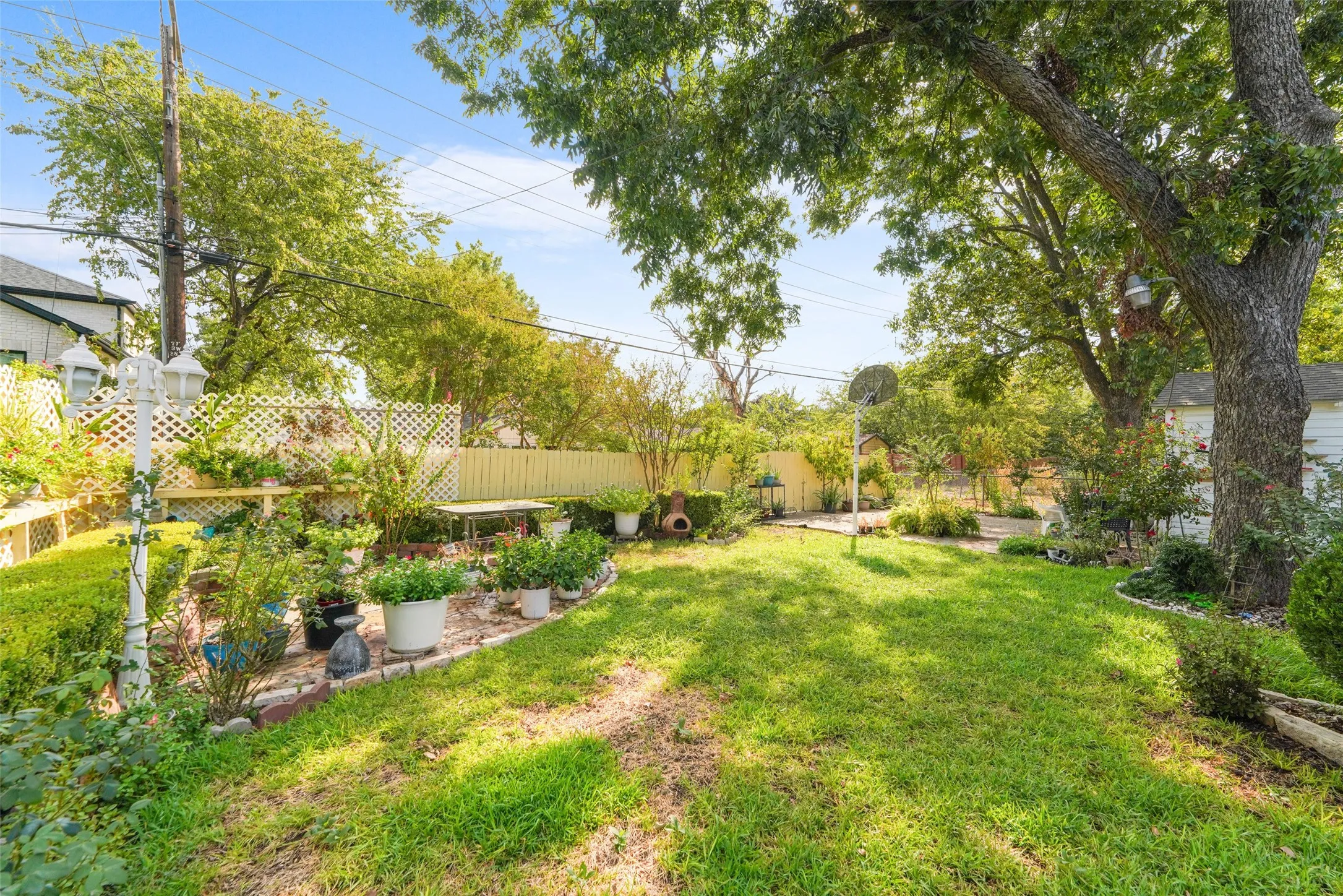 Single Family Residence For Sale in Dallas County , 3760 Davila Drive, Dallas, Texas 75220, 3 Bedroom, 3 Bathroom, 1 Garage spaces, 1,617 Sqft, built in 1951, mls#21394074, Real Estate Agent in Dallas, Homes For Sale in Dallas county, Homes For Sale in Dallas, Realtor in Dallas Texas, Real Estate Brokerage Independent Realty Texas, Luminita Cordes Realtor
