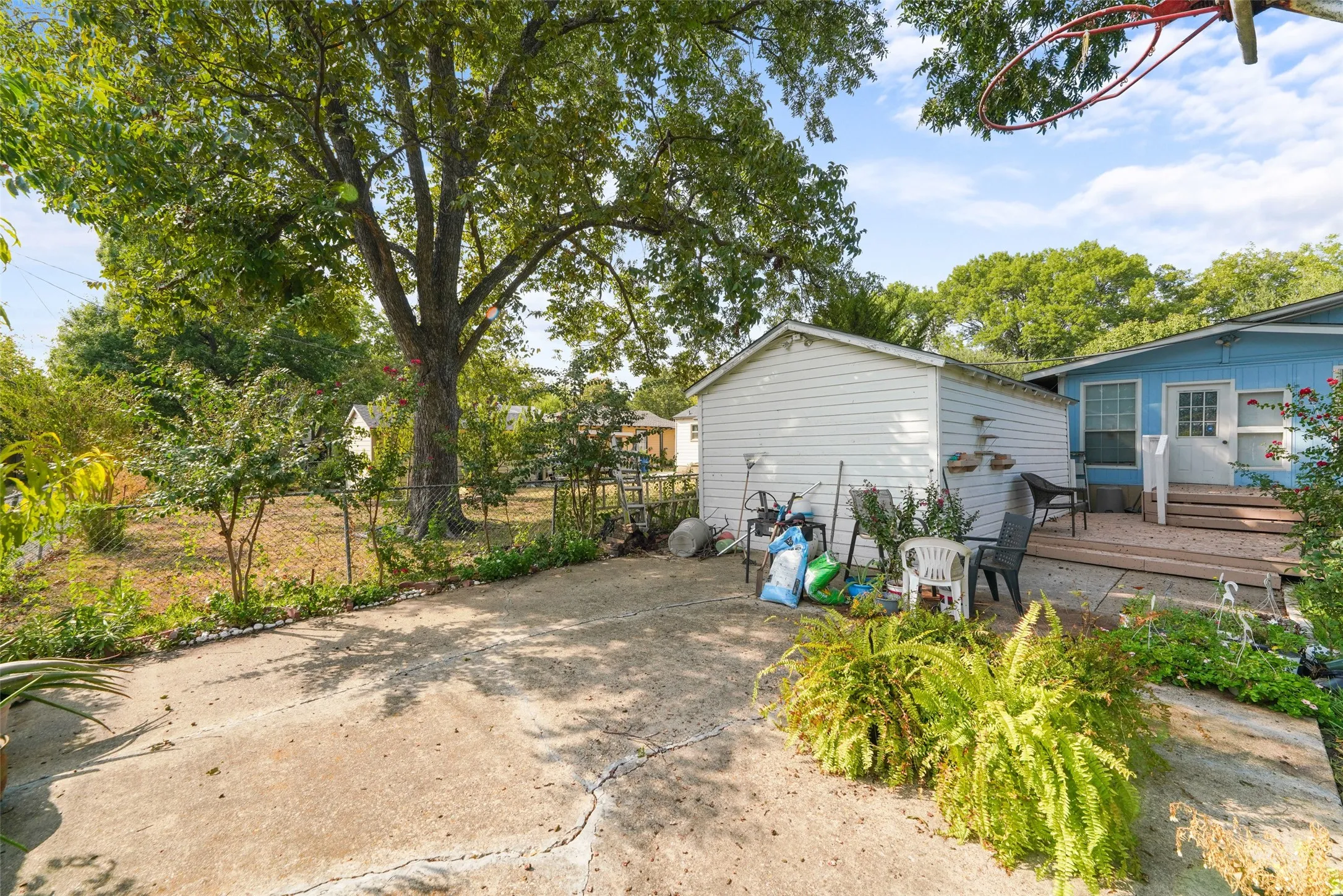Single Family Residence For Sale in Dallas County , 3760 Davila Drive, Dallas, Texas 75220, 3 Bedroom, 3 Bathroom, 1 Garage spaces, 1,617 Sqft, built in 1951, mls#21394074, Real Estate Agent in Dallas, Homes For Sale in Dallas county, Homes For Sale in Dallas, Realtor in Dallas Texas, Real Estate Brokerage Independent Realty Texas, Luminita Cordes Realtor