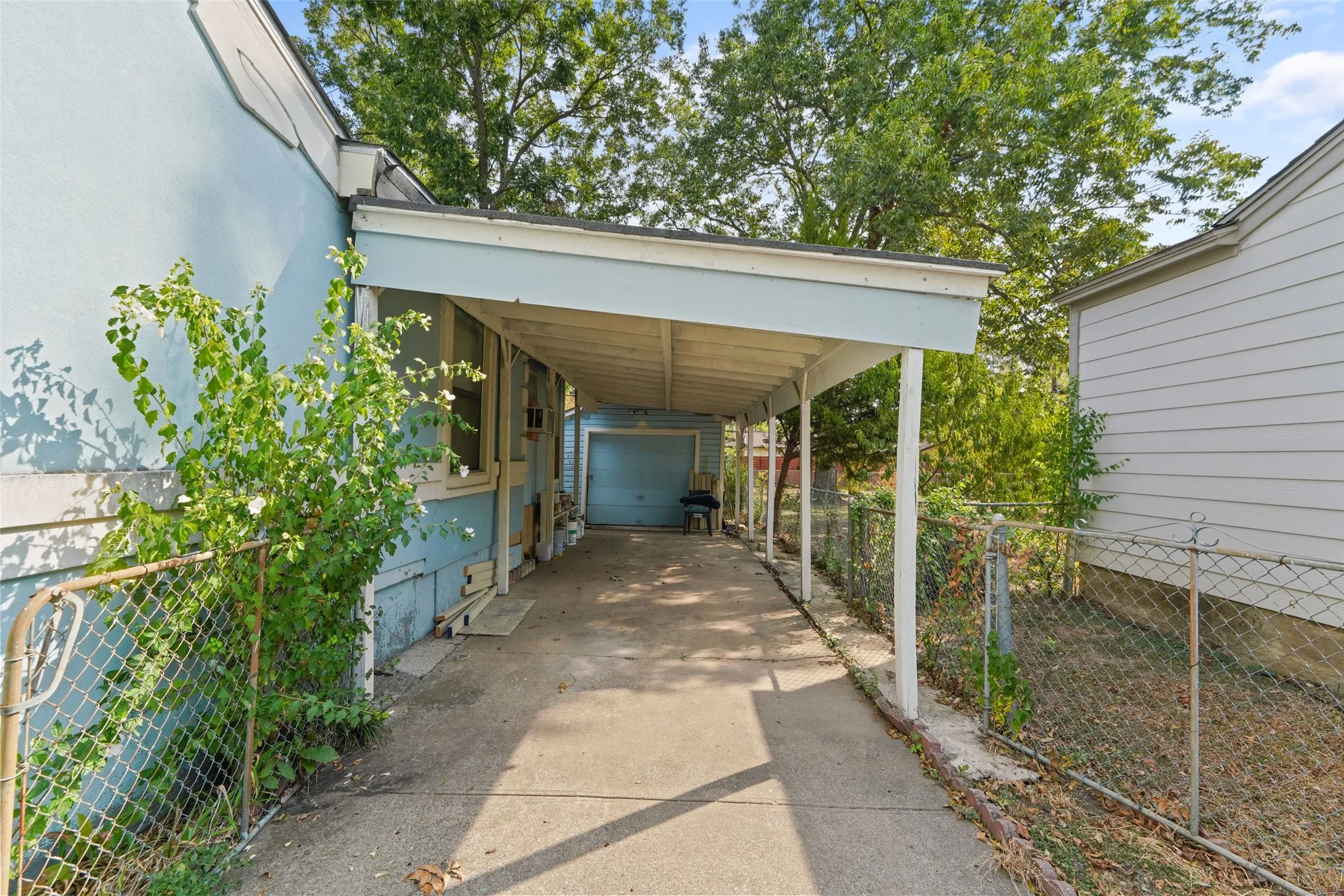 Single Family Residence For Sale in Dallas County , 3760 Davila Drive, Dallas, Texas 75220, 3 Bedroom, 3 Bathroom, 1 Garage spaces, 1,617 Sqft, built in 1951, mls#21394074, Real Estate Agent in Dallas, Homes For Sale in Dallas county, Homes For Sale in Dallas, Realtor in Dallas Texas, Real Estate Brokerage Independent Realty Texas, Luminita Cordes Realtor