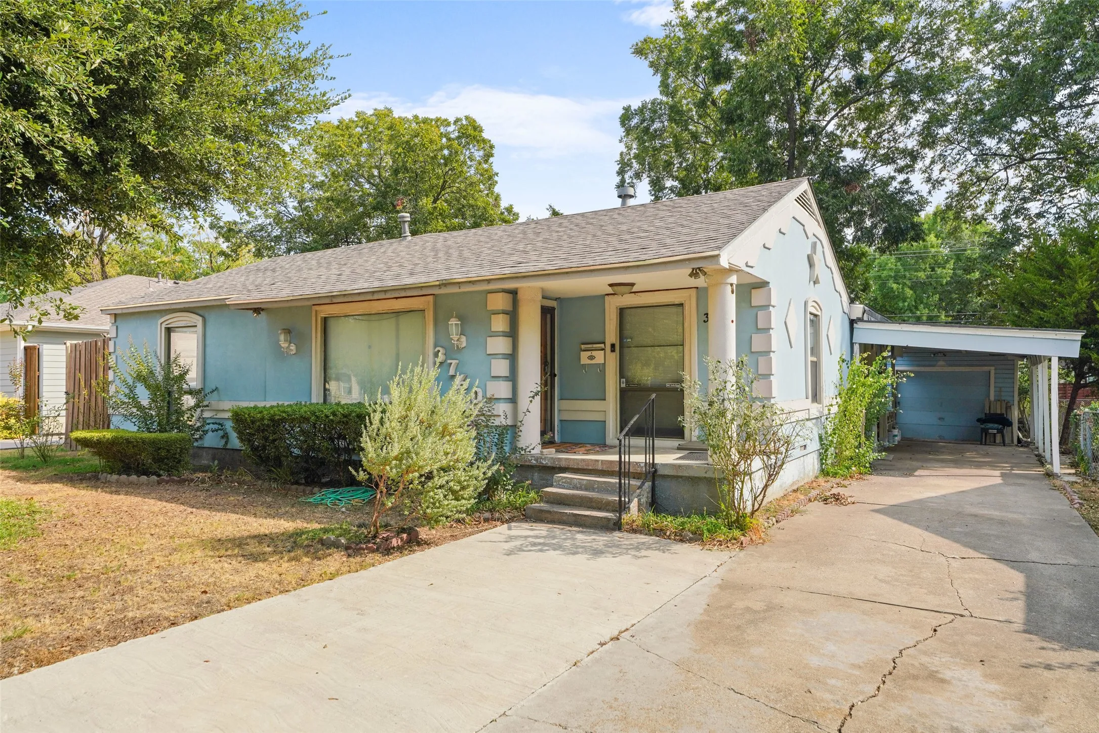 Single Family Residence For Sale in Dallas County , 3760 Davila Drive, Dallas, Texas 75220, 3 Bedroom, 3 Bathroom, 1 Garage spaces, 1,617 Sqft, built in 1951, mls#21394074, Real Estate Agent in Dallas, Homes For Sale in Dallas county, Homes For Sale in Dallas, Realtor in Dallas Texas, Real Estate Brokerage Independent Realty Texas, Luminita Cordes Realtor