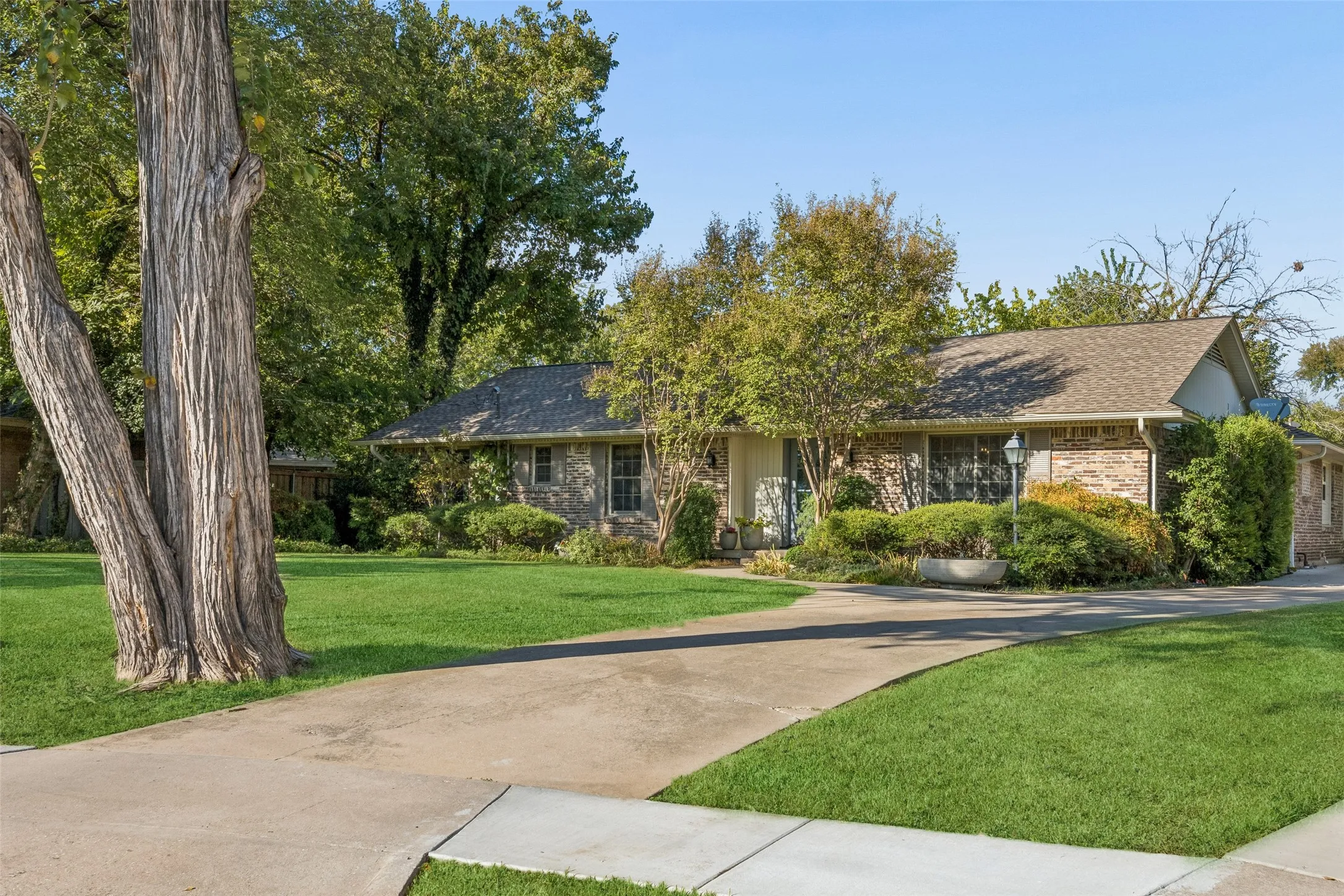 Single Family Residence For Sale in Dallas County , 1004 Cedar Lane, Richardson, Texas 75080, 4 Bedroom, 3 Bathroom, Garage spaces, 2,567 Sqft, built in 1964, mls#21395284, Real Estate Agent in Richardson, Homes For Sale in Dallas county, Homes For Sale in Richardson, Realtor in Richardson Texas, Real Estate Brokerage Independent Realty Texas, Luminita Cordes Realtor