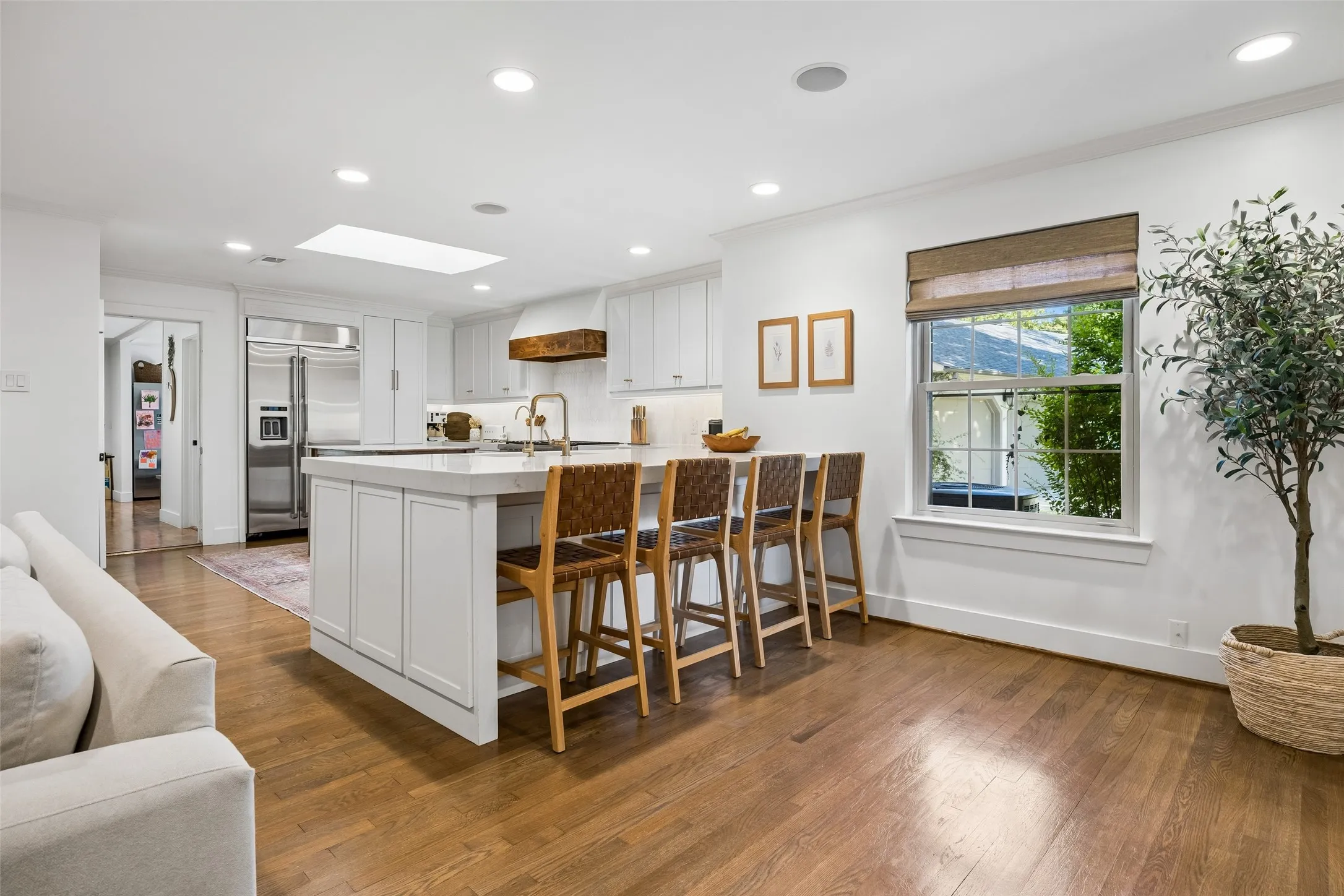 Single Family Residence For Sale in Dallas County , 1004 Cedar Lane, Richardson, Texas 75080, 4 Bedroom, 3 Bathroom, Garage spaces, 2,567 Sqft, built in 1964, mls#21395284, Real Estate Agent in Richardson, Homes For Sale in Dallas county, Homes For Sale in Richardson, Realtor in Richardson Texas, Real Estate Brokerage Independent Realty Texas, Luminita Cordes Realtor