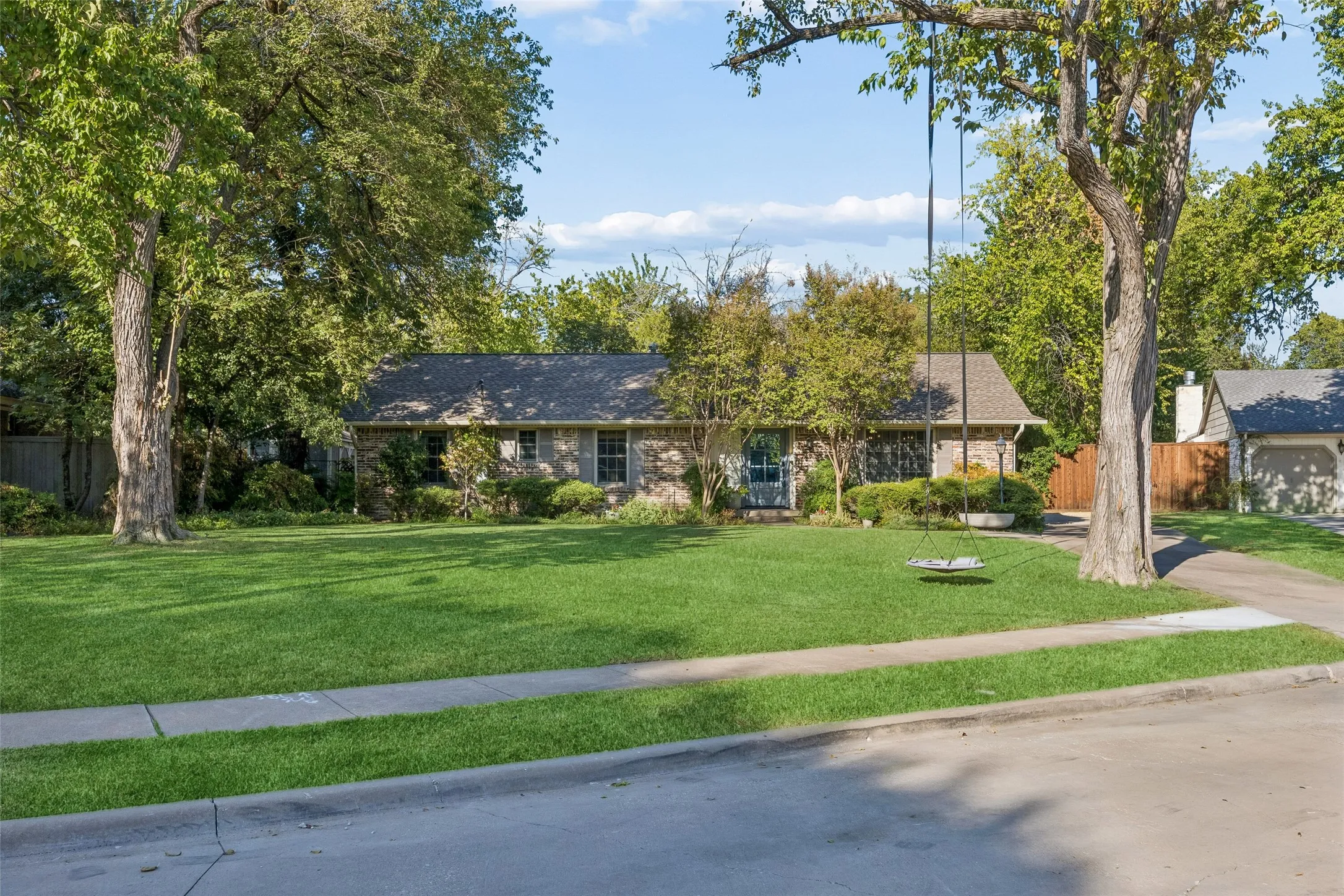 Single Family Residence For Sale in Dallas County , 1004 Cedar Lane, Richardson, Texas 75080, 4 Bedroom, 3 Bathroom, Garage spaces, 2,567 Sqft, built in 1964, mls#21395284, Real Estate Agent in Richardson, Homes For Sale in Dallas county, Homes For Sale in Richardson, Realtor in Richardson Texas, Real Estate Brokerage Independent Realty Texas, Luminita Cordes Realtor