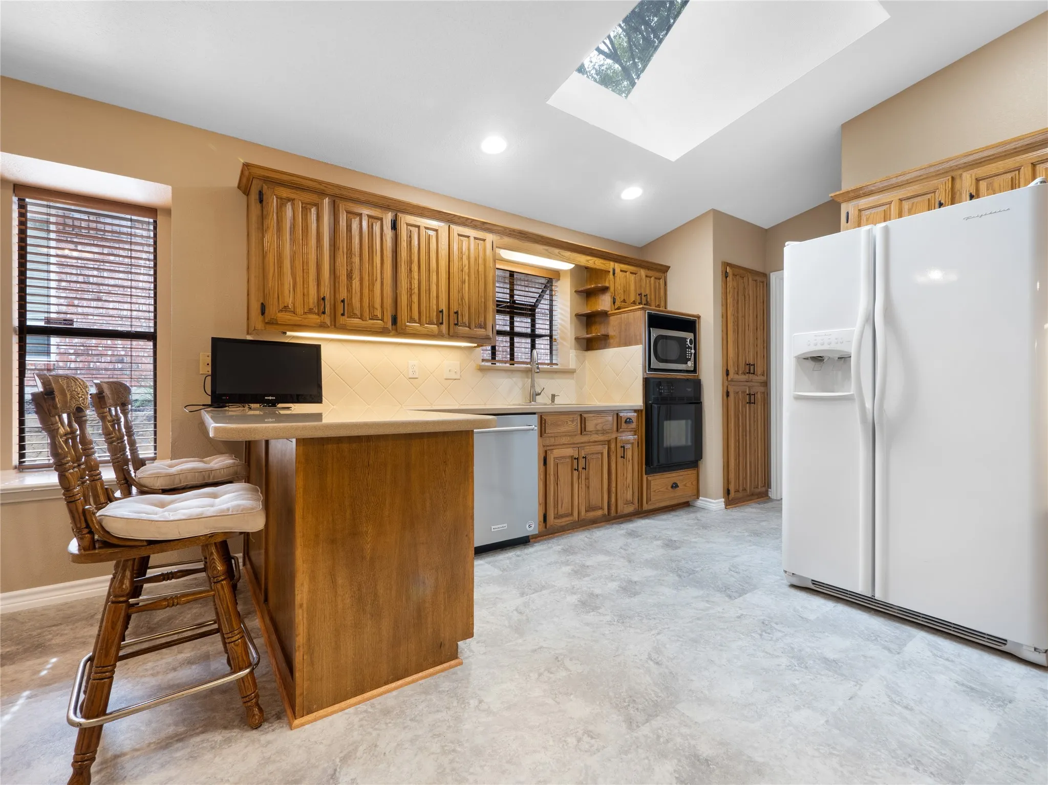 Single Family Residence For Sale in Dallas County , 3614 Ridgestone Drive, Garland, Texas 75040, 3 Bedroom, 2 Bathroom, 2 Garage spaces, 2,057 Sqft, built in 1986, mls#21395302, Real Estate Agent in Garland, Homes For Sale in Dallas county, Homes For Sale in Garland, Realtor in Garland Texas, Real Estate Brokerage Independent Realty Texas, Luminita Cordes Realtor