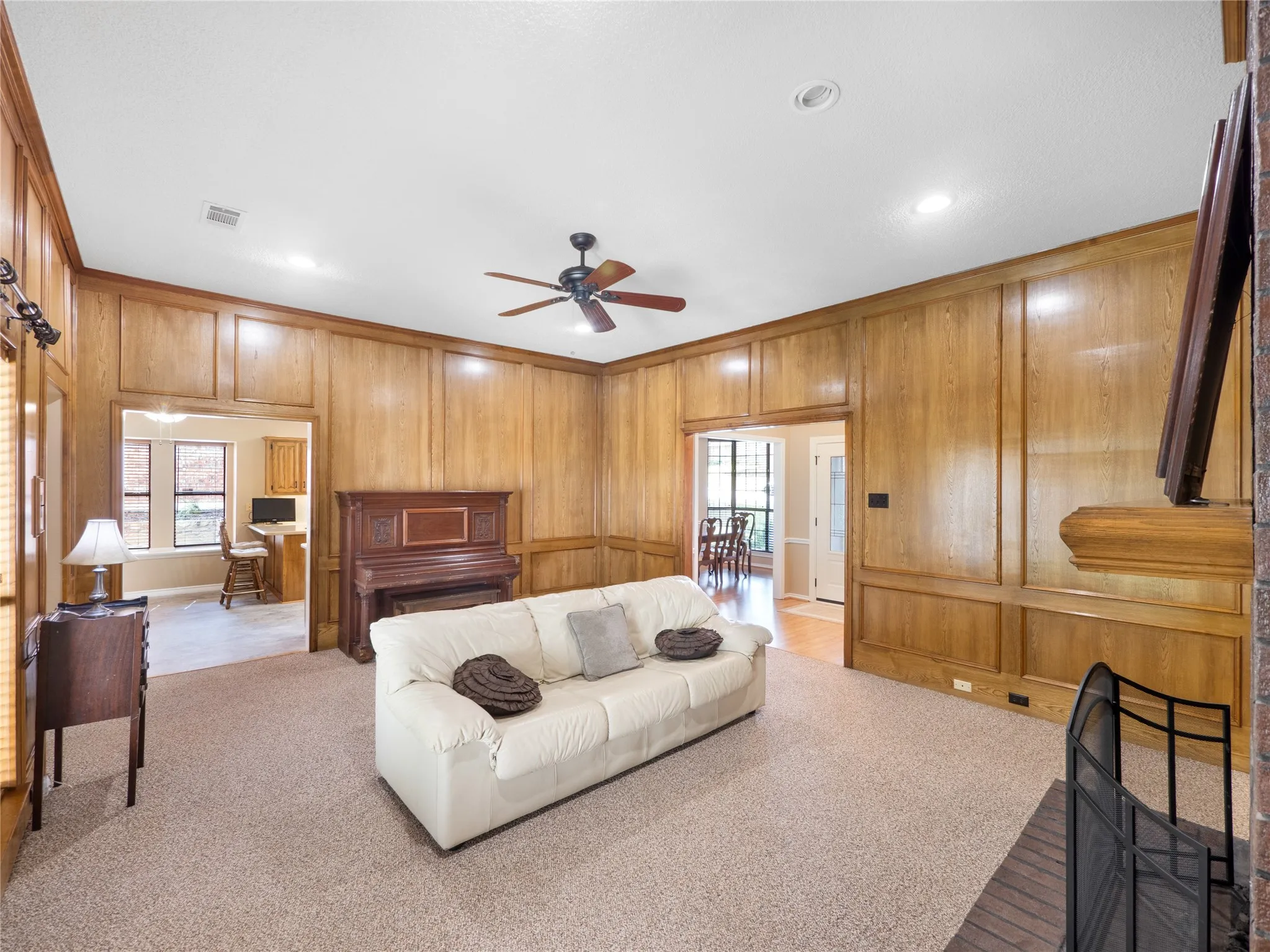 Single Family Residence For Sale in Dallas County , 3614 Ridgestone Drive, Garland, Texas 75040, 3 Bedroom, 2 Bathroom, 2 Garage spaces, 2,057 Sqft, built in 1986, mls#21395302, Real Estate Agent in Garland, Homes For Sale in Dallas county, Homes For Sale in Garland, Realtor in Garland Texas, Real Estate Brokerage Independent Realty Texas, Luminita Cordes Realtor