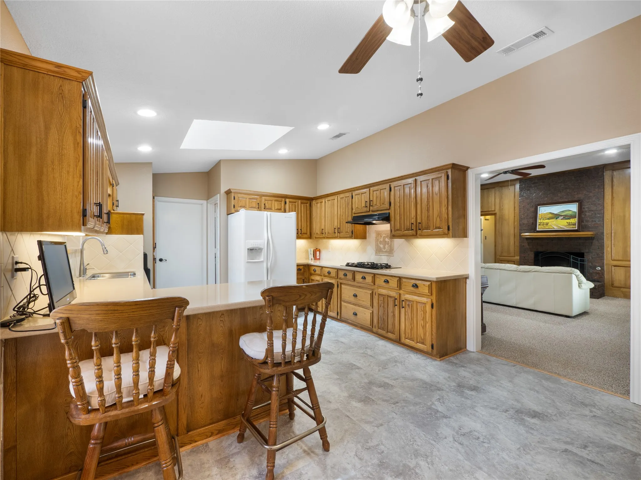 Single Family Residence For Sale in Dallas County , 3614 Ridgestone Drive, Garland, Texas 75040, 3 Bedroom, 2 Bathroom, 2 Garage spaces, 2,057 Sqft, built in 1986, mls#21395302, Real Estate Agent in Garland, Homes For Sale in Dallas county, Homes For Sale in Garland, Realtor in Garland Texas, Real Estate Brokerage Independent Realty Texas, Luminita Cordes Realtor