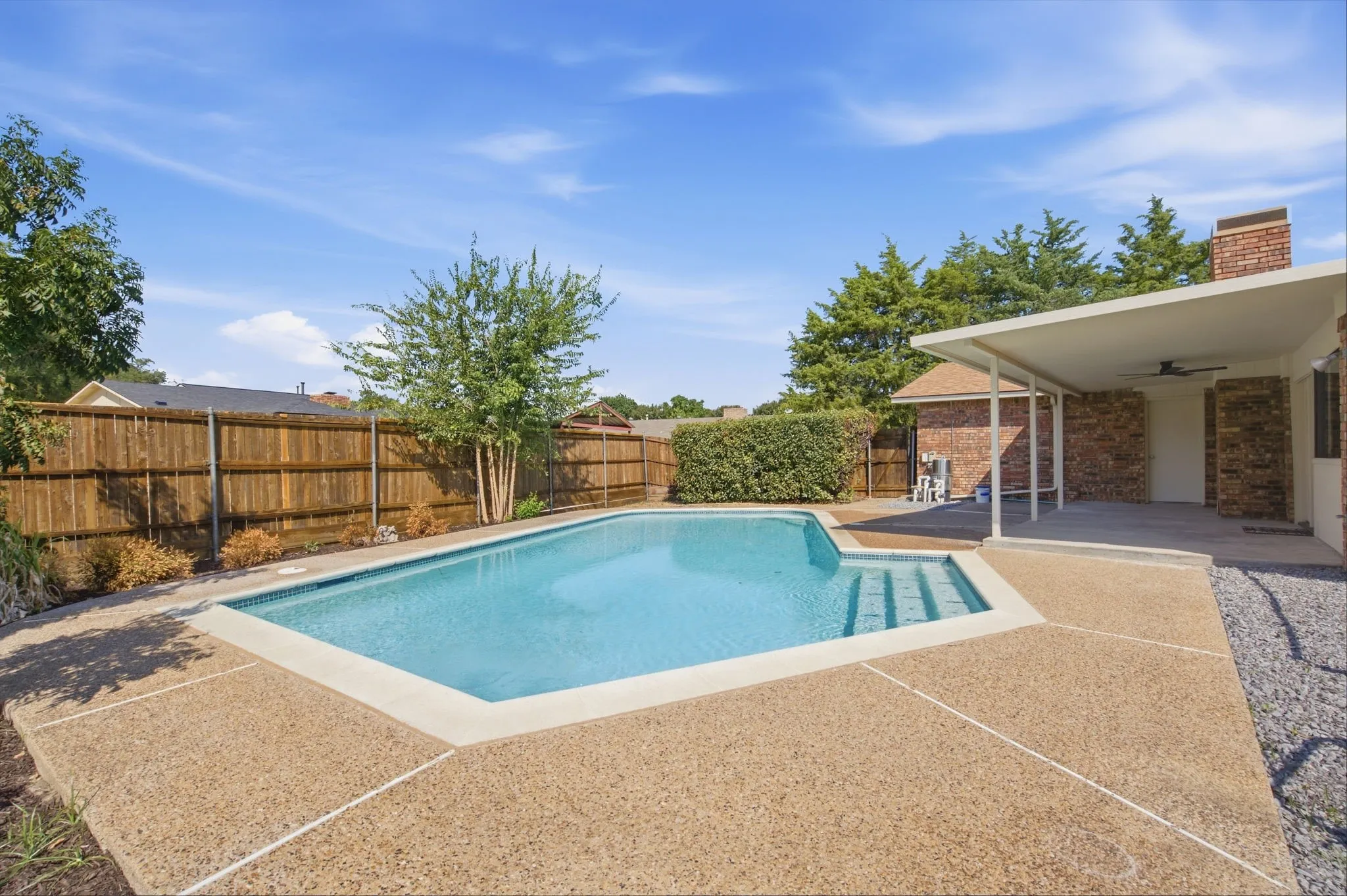 Single Family Residence For Sale in Dallas County , 4610 Alamo Court, Grand Prairie, Texas 75052, 3 Bedroom, 2 Bathroom, 2 Garage spaces, 1,865 Sqft, built in 1978, mls#21394730, Real Estate Agent in Grand Prairie, Homes For Sale in Dallas county, Homes For Sale in Grand Prairie, Realtor in Grand Prairie Texas, Real Estate Brokerage Independent Realty Texas, Luminita Cordes Realtor