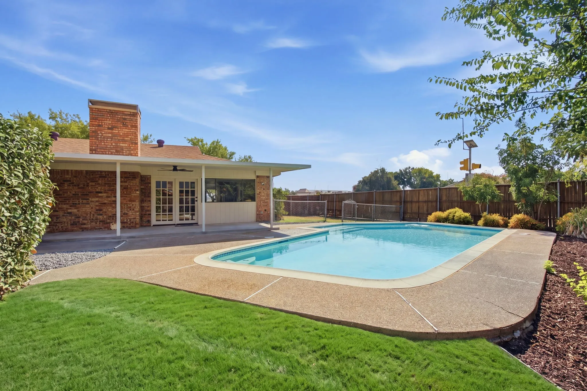 Single Family Residence For Sale in Dallas County , 4610 Alamo Court, Grand Prairie, Texas 75052, 3 Bedroom, 2 Bathroom, 2 Garage spaces, 1,865 Sqft, built in 1978, mls#21394730, Real Estate Agent in Grand Prairie, Homes For Sale in Dallas county, Homes For Sale in Grand Prairie, Realtor in Grand Prairie Texas, Real Estate Brokerage Independent Realty Texas, Luminita Cordes Realtor