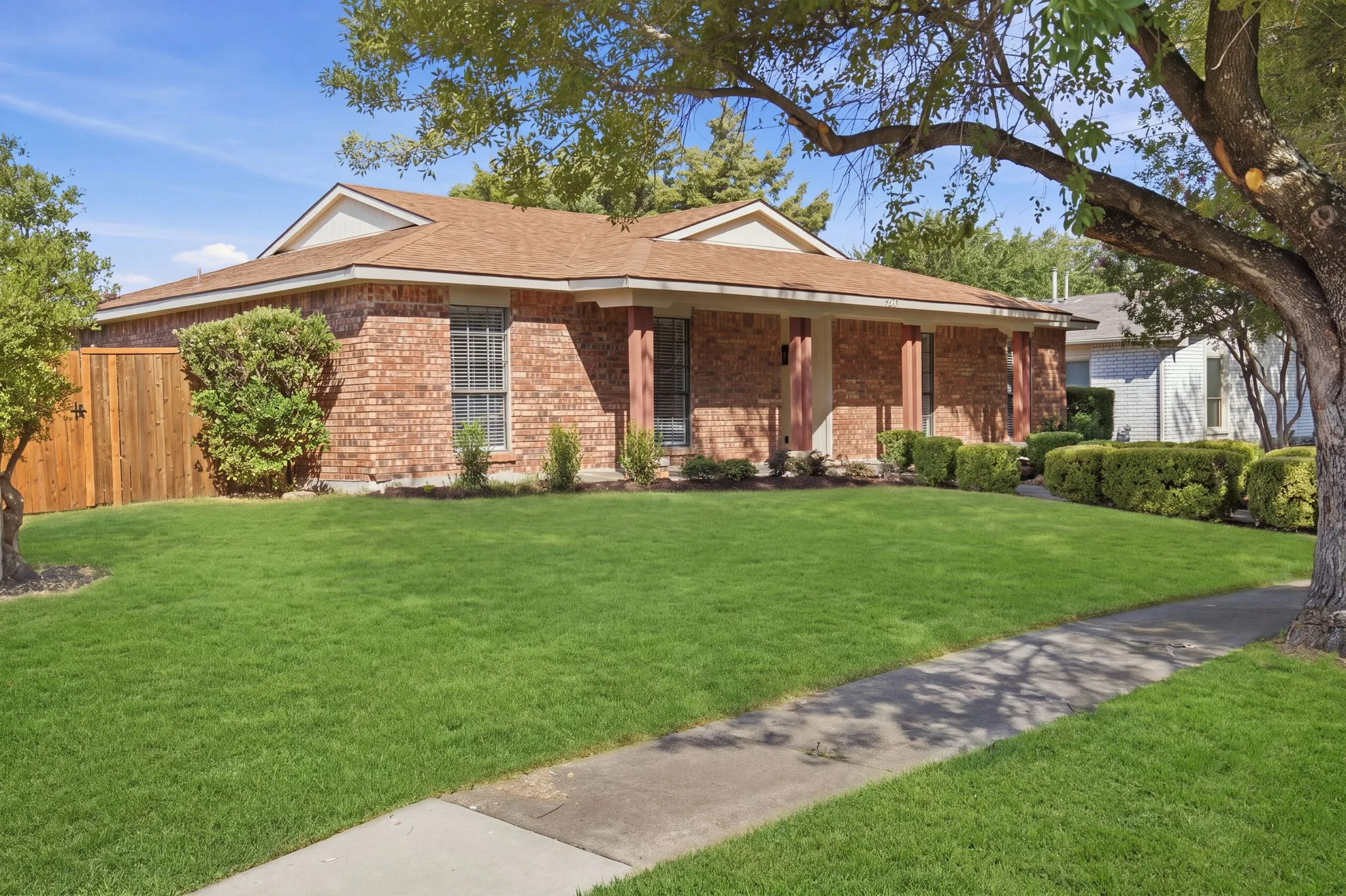 Single Family Residence For Sale in Dallas County , 4610 Alamo Court, Grand Prairie, Texas 75052, 3 Bedroom, 2 Bathroom, 2 Garage spaces, 1,865 Sqft, built in 1978, mls#21394730, Real Estate Agent in Grand Prairie, Homes For Sale in Dallas county, Homes For Sale in Grand Prairie, Realtor in Grand Prairie Texas, Real Estate Brokerage Independent Realty Texas, Luminita Cordes Realtor