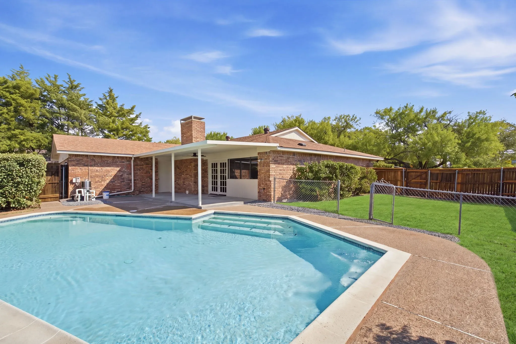 Single Family Residence For Sale in Dallas County , 4610 Alamo Court, Grand Prairie, Texas 75052, 3 Bedroom, 2 Bathroom, 2 Garage spaces, 1,865 Sqft, built in 1978, mls#21394730, Real Estate Agent in Grand Prairie, Homes For Sale in Dallas county, Homes For Sale in Grand Prairie, Realtor in Grand Prairie Texas, Real Estate Brokerage Independent Realty Texas, Luminita Cordes Realtor