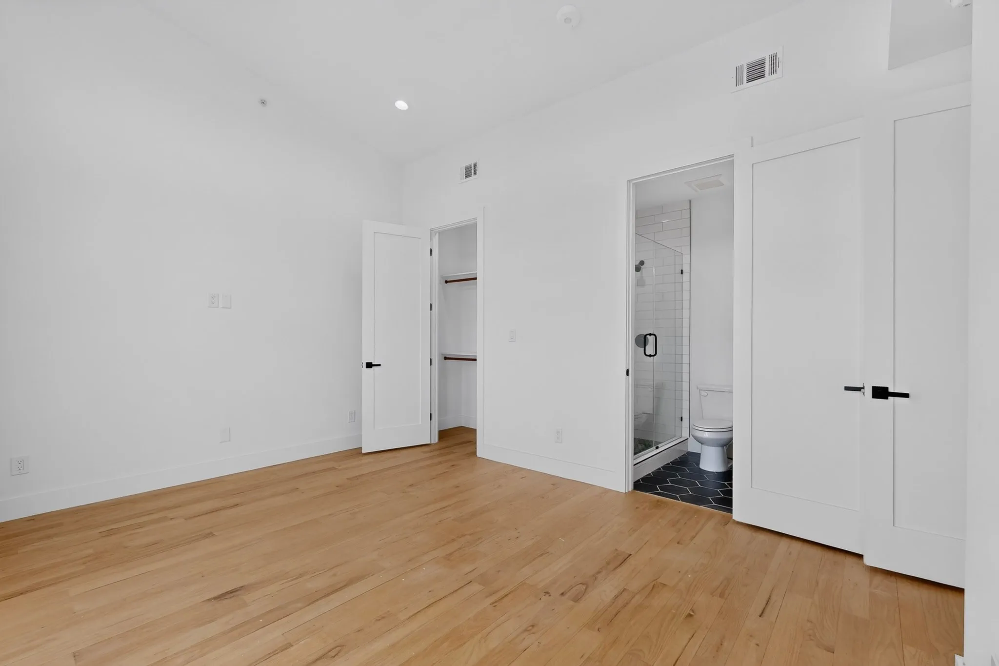 Condominium For Rent in Dallas County , 2080 Kelly Avenue 103, Dallas, Texas 75215, 2 Bedroom, 3 Bathroom, 2 Garage spaces, 1,586 Sqft, built in 2026, mls#21395256, Real Estate Agent in Dallas, Homes For Rent in Dallas county, Homes For Rent in Dallas, Realtor in Dallas Texas, Real Estate Brokerage Independent Realty Texas, Luminita Cordes Realtor