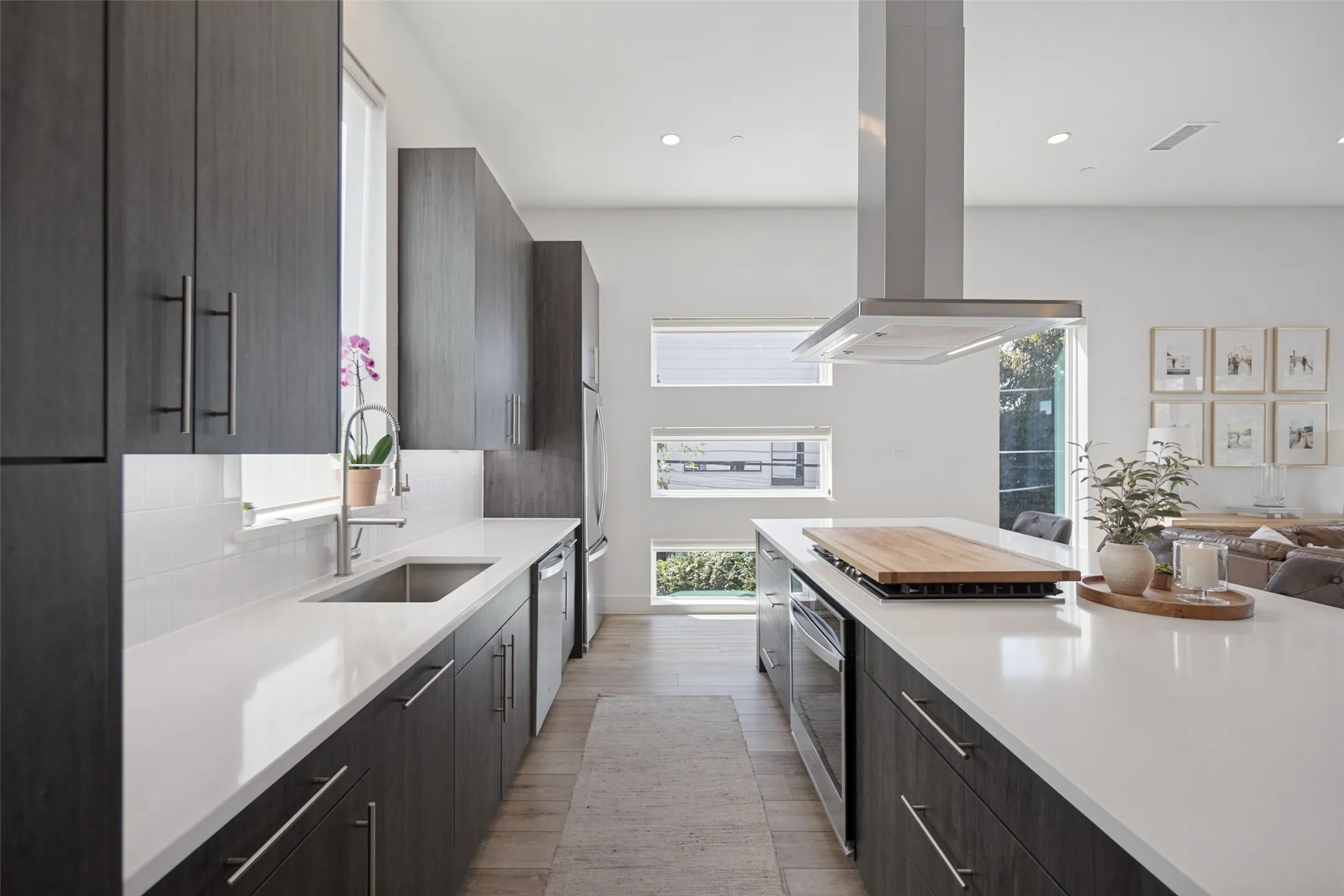 Condominium For Sale in Dallas County , 1865 Summit Avenue 105, Dallas, Texas 75206, 2 Bedroom, 3 Bathroom, 2 Garage spaces, 1,524 Sqft, built in 2019, mls#21395209, Real Estate Agent in Dallas, Homes For Sale in Dallas county, Homes For Sale in Dallas, Realtor in Dallas Texas, Real Estate Brokerage Independent Realty Texas, Luminita Cordes Realtor
