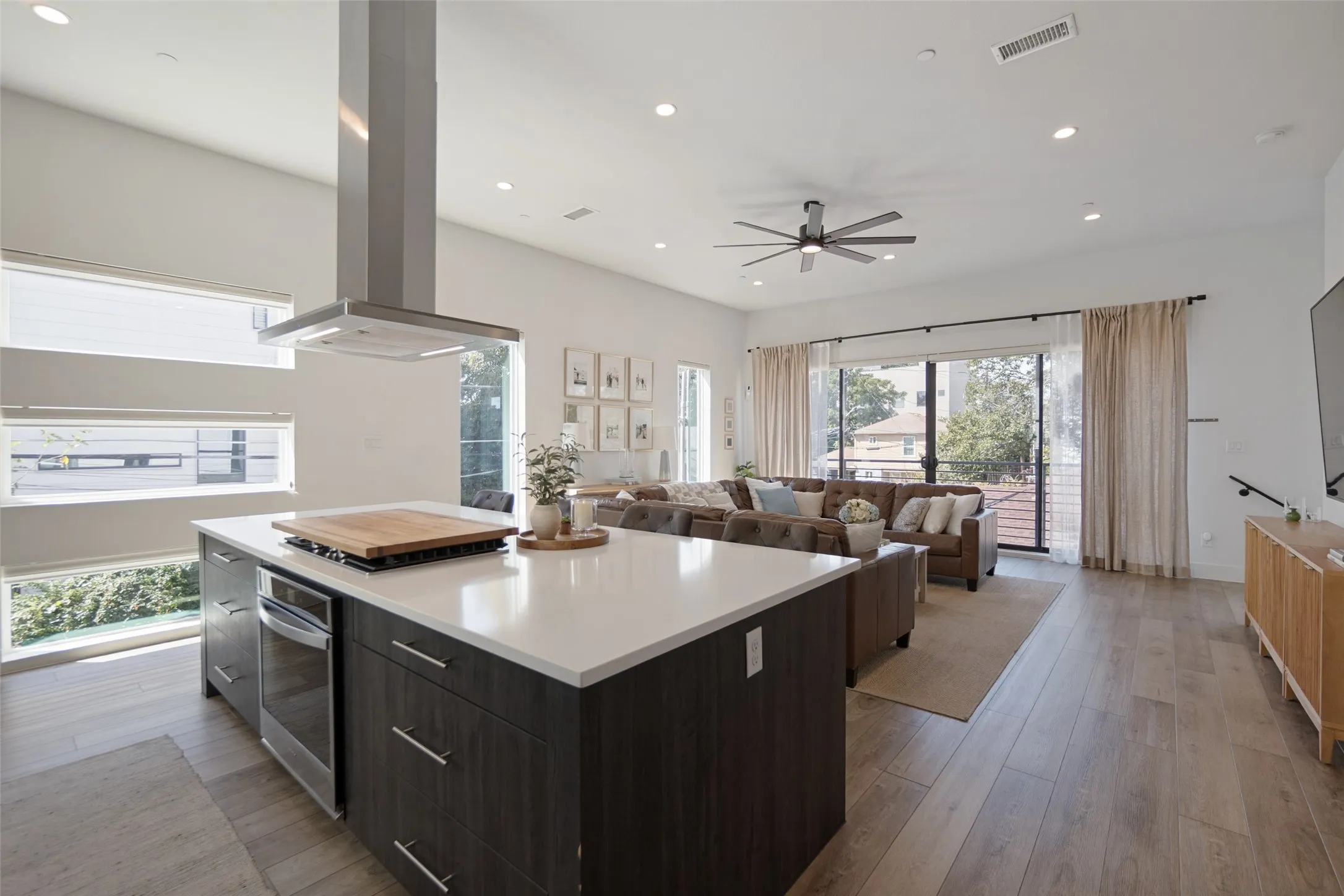 Condominium For Sale in Dallas County , 1865 Summit Avenue 105, Dallas, Texas 75206, 2 Bedroom, 3 Bathroom, 2 Garage spaces, 1,524 Sqft, built in 2019, mls#21395209, Real Estate Agent in Dallas, Homes For Sale in Dallas county, Homes For Sale in Dallas, Realtor in Dallas Texas, Real Estate Brokerage Independent Realty Texas, Luminita Cordes Realtor