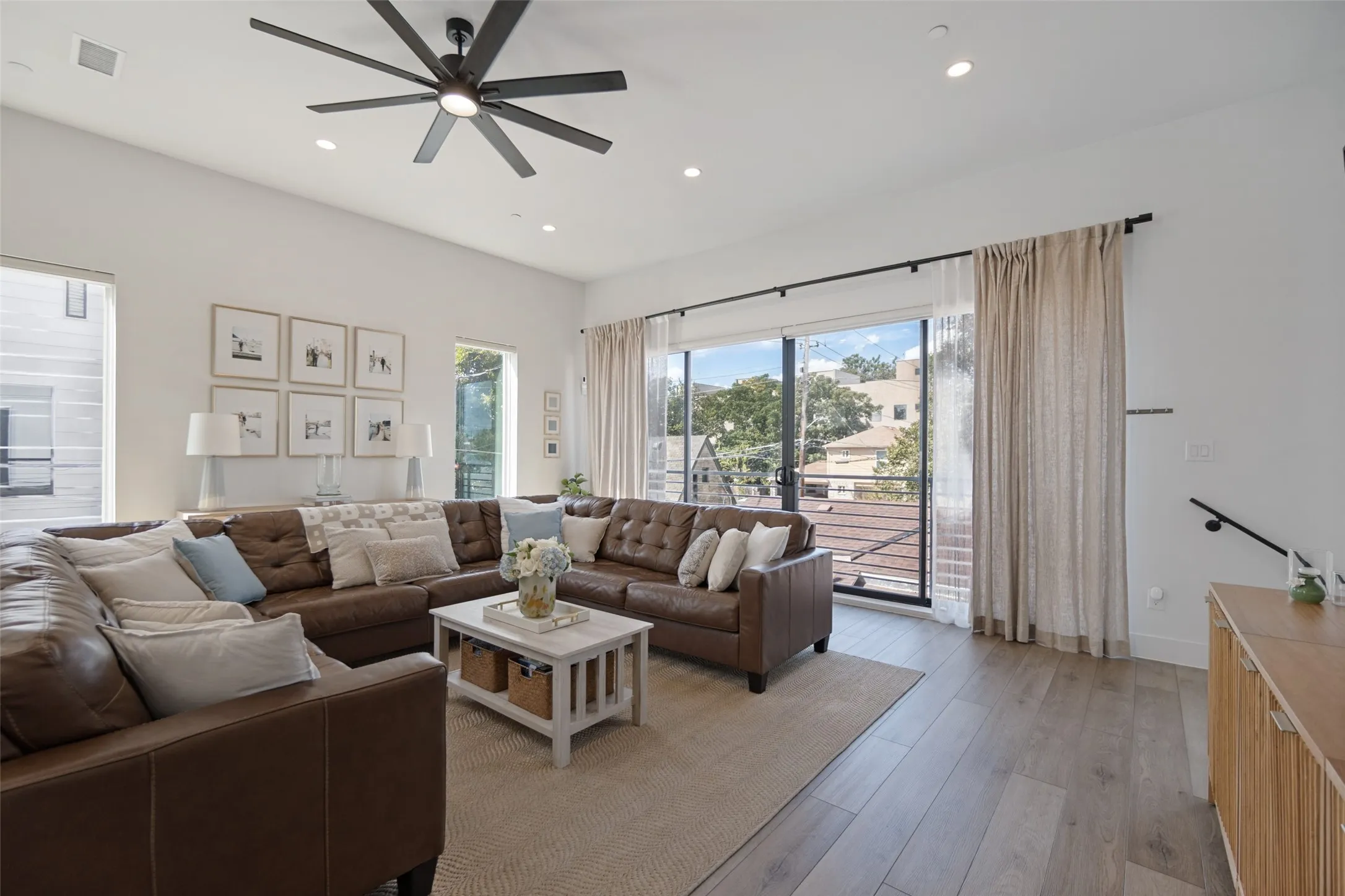 Condominium For Sale in Dallas County , 1865 Summit Avenue 105, Dallas, Texas 75206, 2 Bedroom, 3 Bathroom, 2 Garage spaces, 1,524 Sqft, built in 2019, mls#21395209, Real Estate Agent in Dallas, Homes For Sale in Dallas county, Homes For Sale in Dallas, Realtor in Dallas Texas, Real Estate Brokerage Independent Realty Texas, Luminita Cordes Realtor